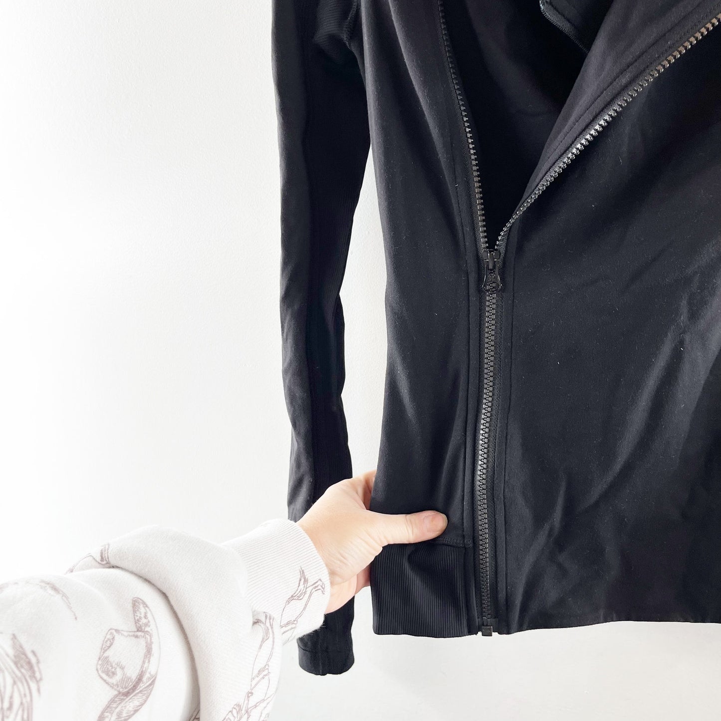 Lululemon Bhakti Long Sleeve Thumbhole Full Zip Yoga Jacket Black 8