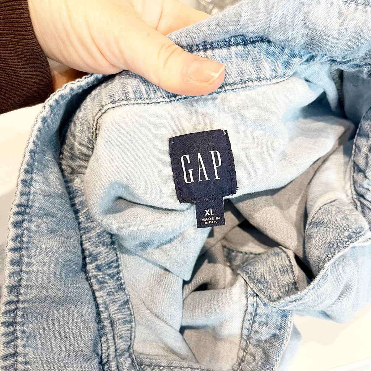 GAP Soft Cotton Long Sleeve Chambray Peplum Hem Button-Front Shirt Light Wash XL