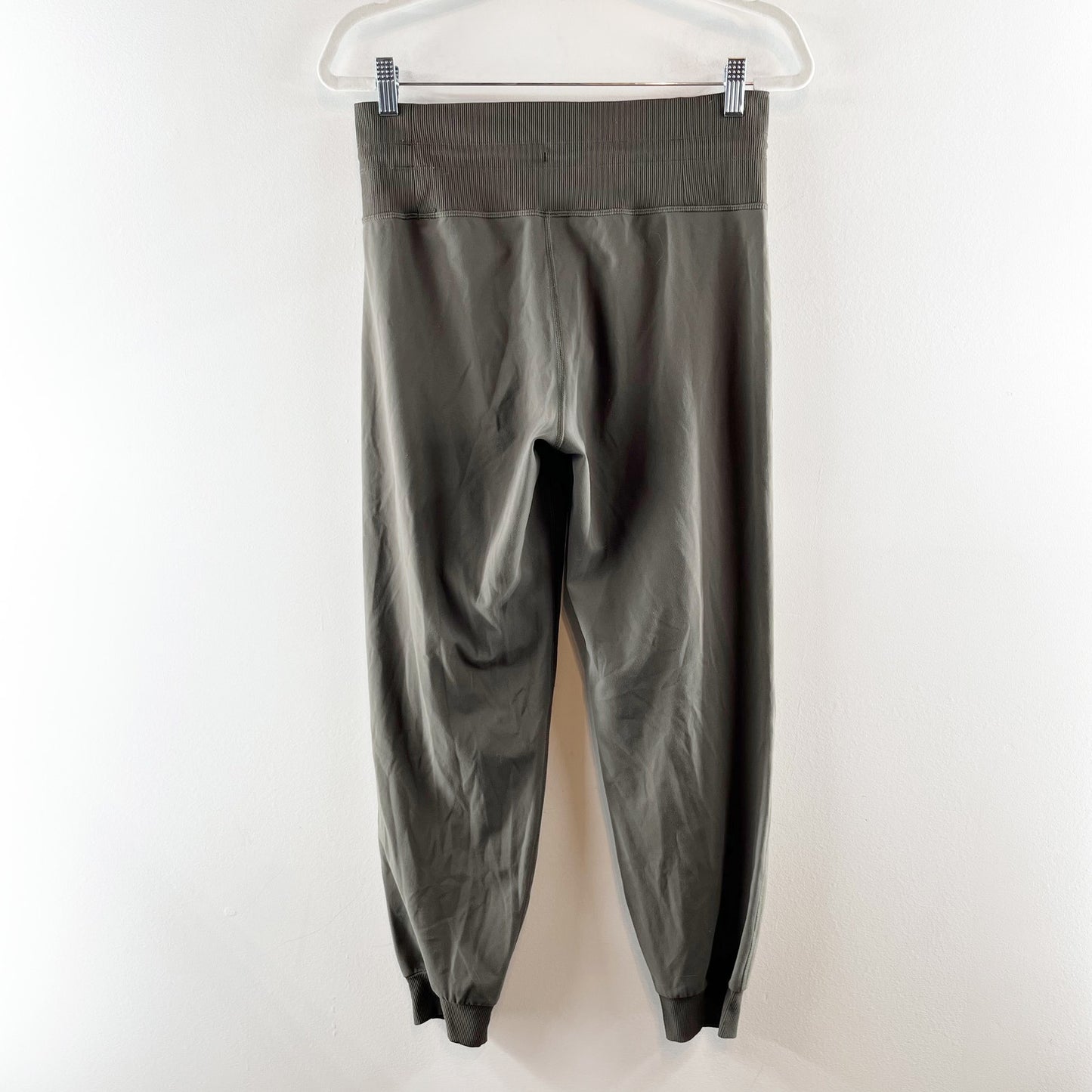 Vuori Daily High Rise Jogger Leggings in Oregano Green Medium