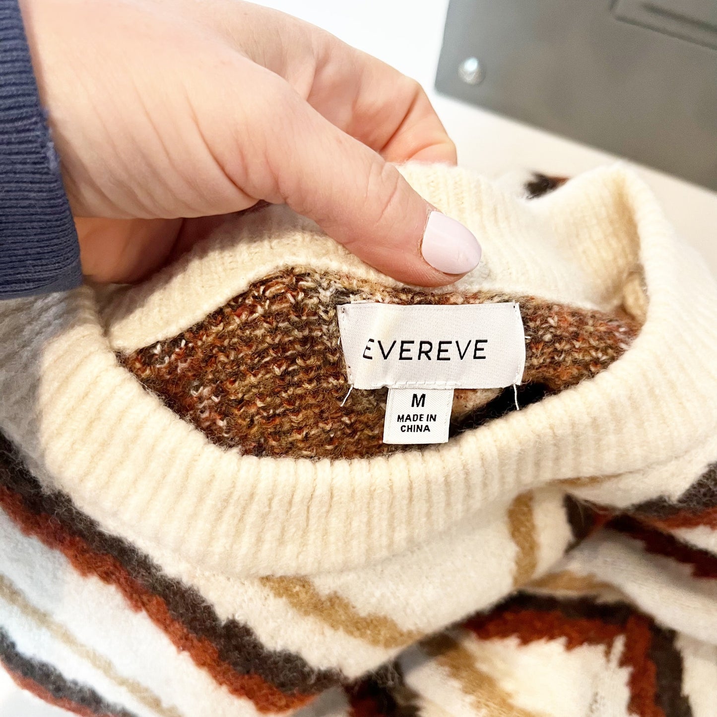 Evereve Long Sleeve Crewneck Chevron Striped Sweater Cream Maroon Medium