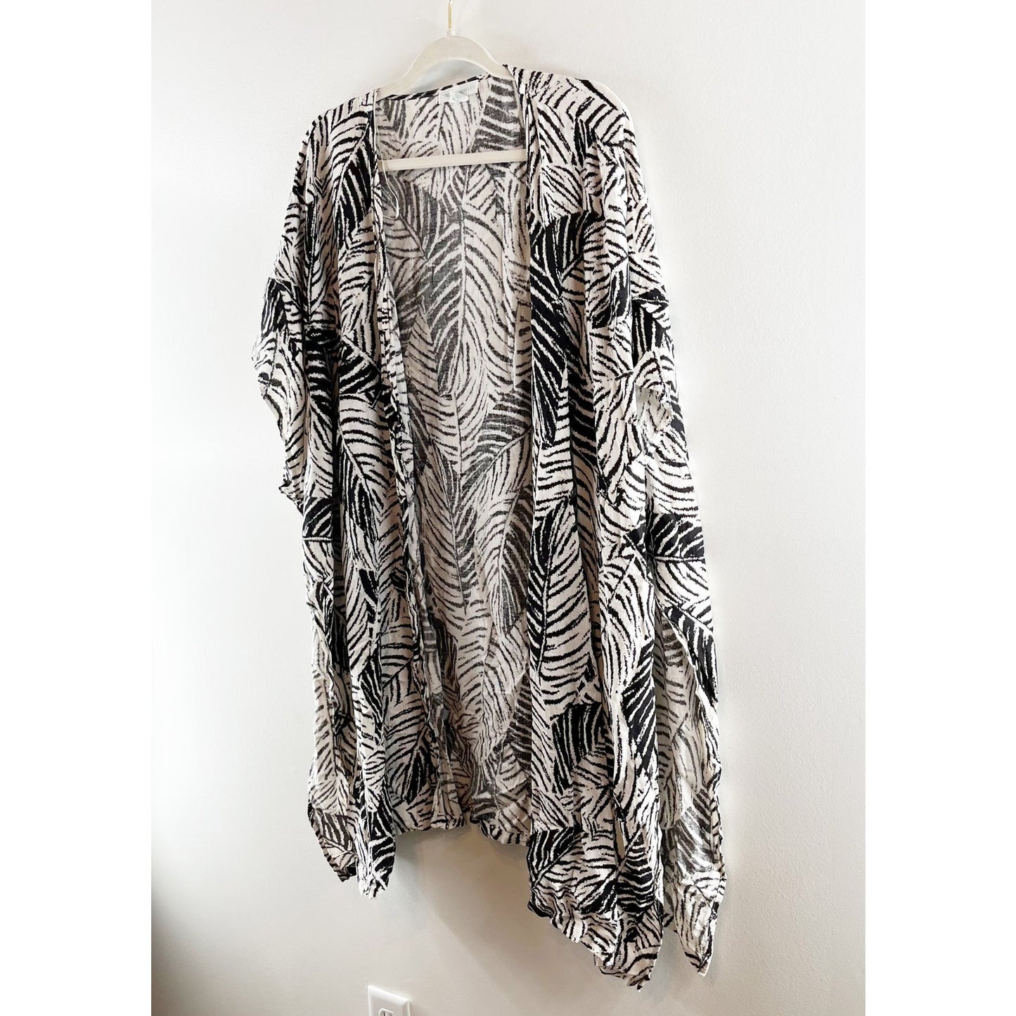 Cynthia Rowley Leaf Print Short Sleeve Midi Kimono Cover Up White Black One Size