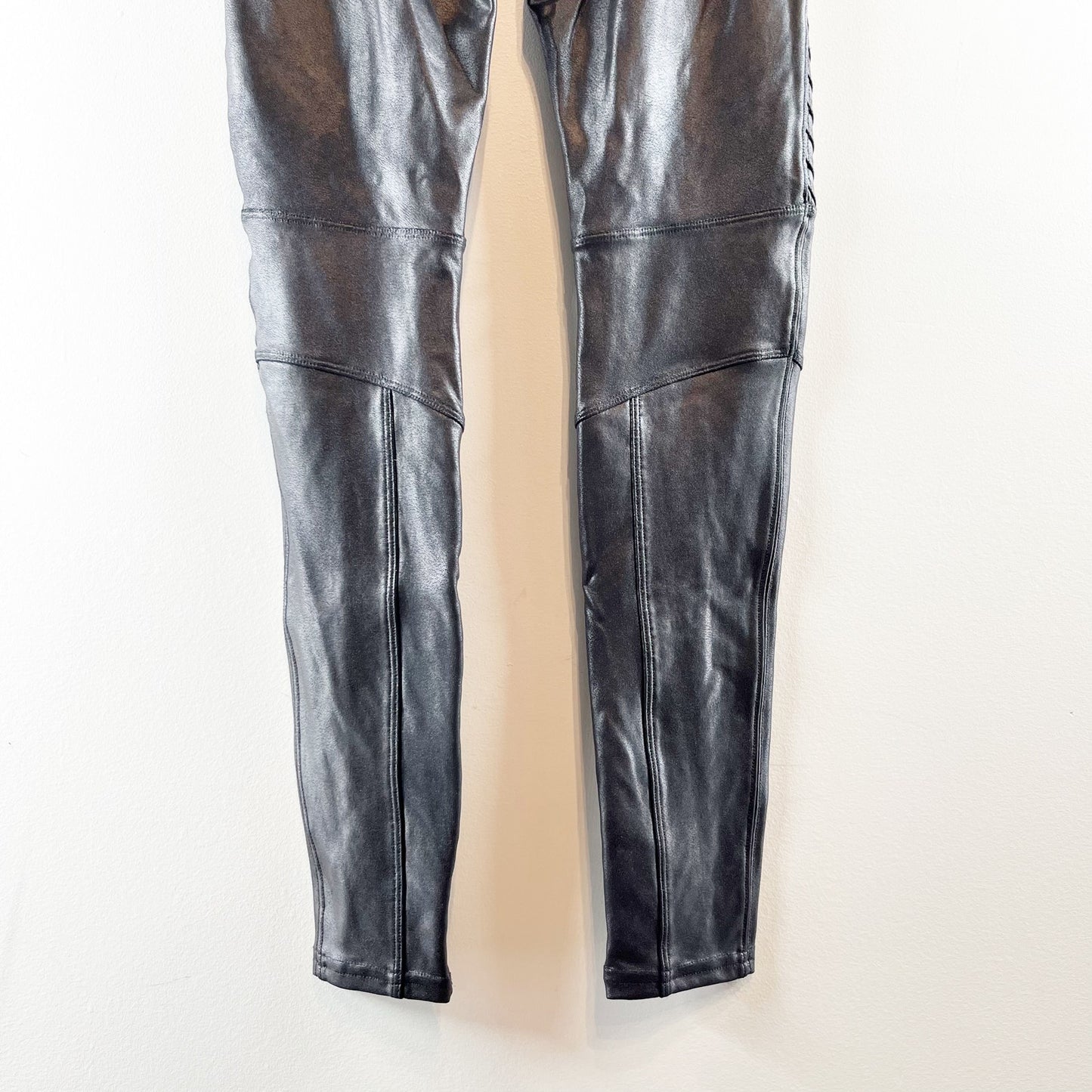 SPANX Shiny Faux Leather Slim Fit Pull On Mid Rise Moto Leggings Black Small