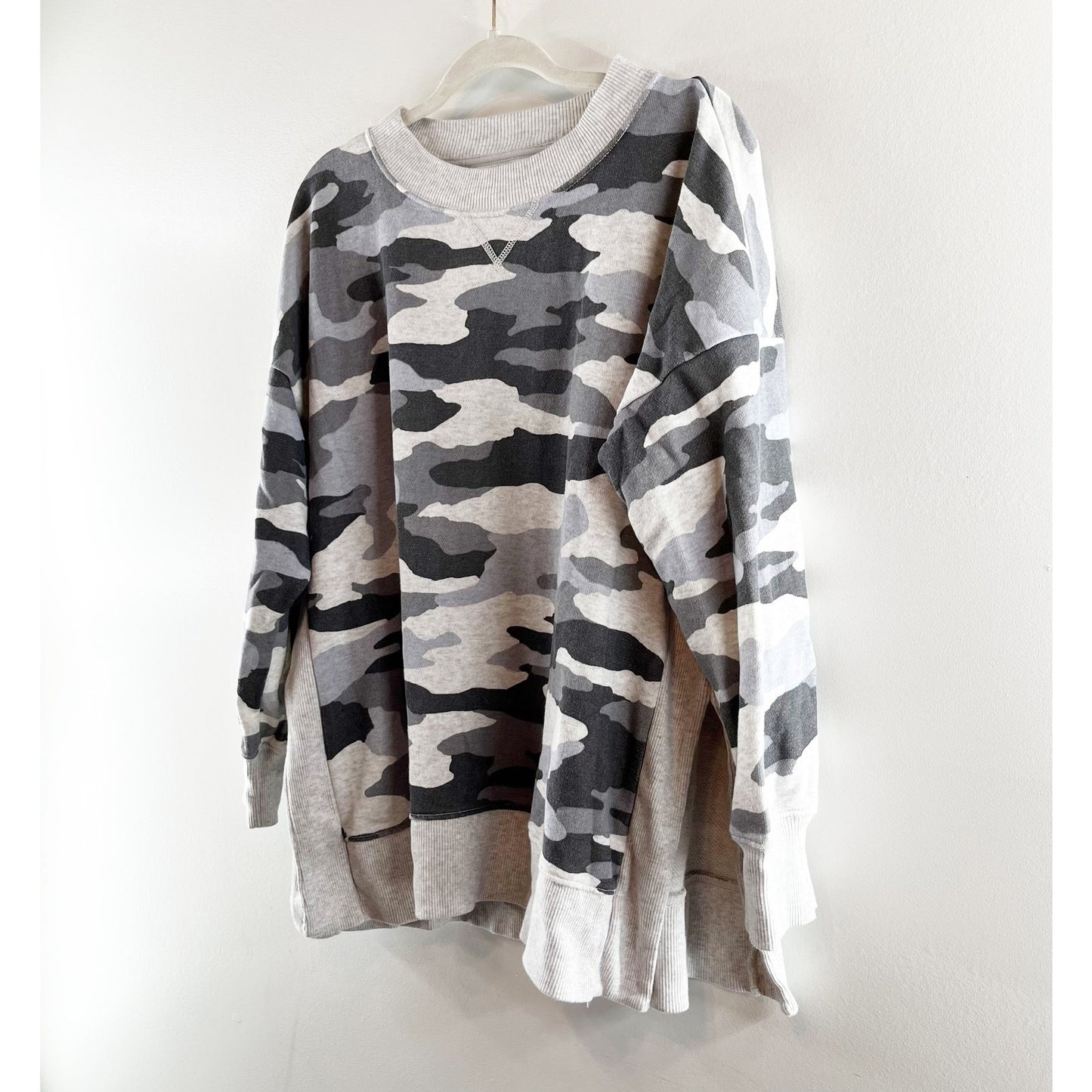 Aerie Oversized Long Sleeve Crewneck Camo Sweatshirt Gray Large