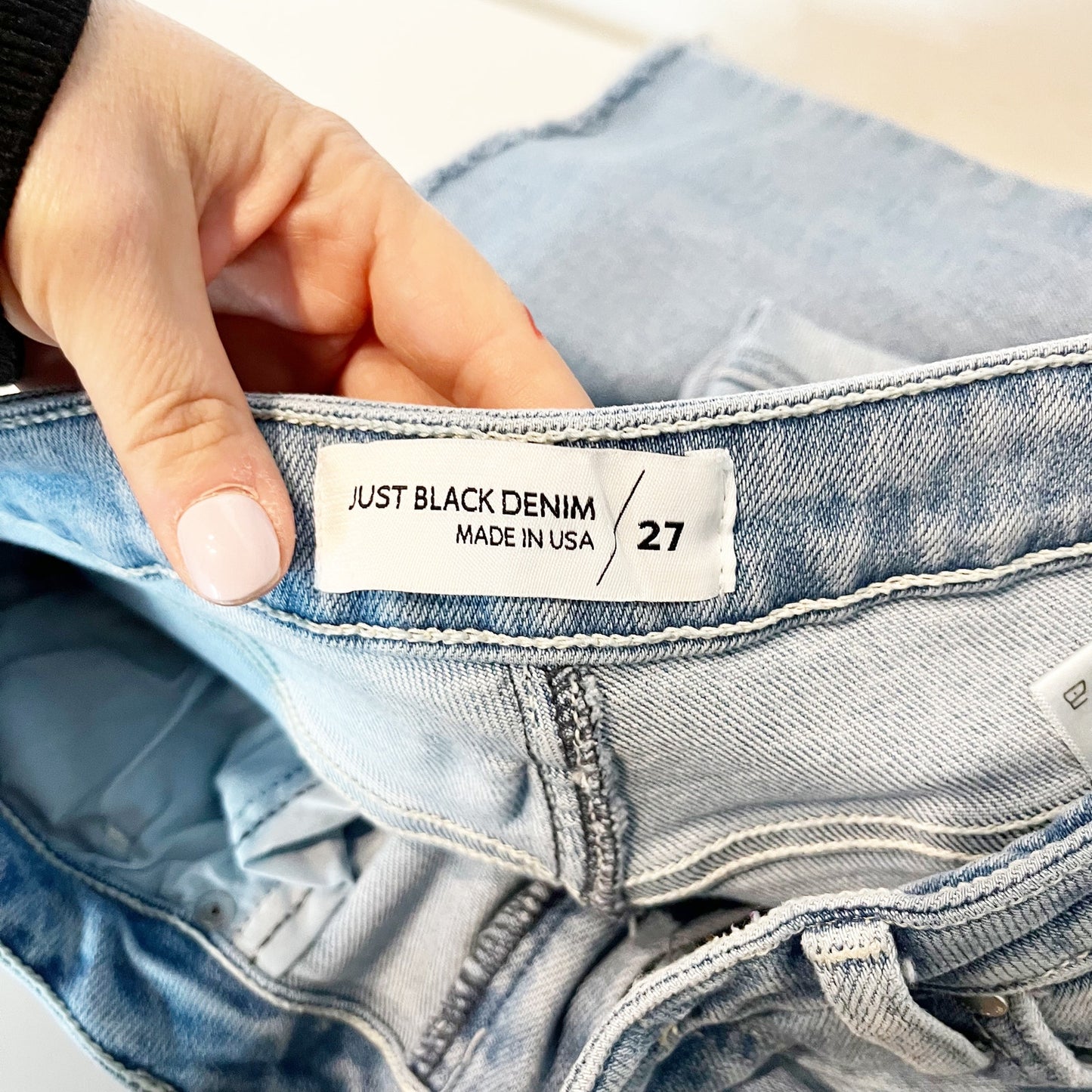 Just Black Mid Rise Straight Bootcut Raw Hem Jeans Light Wash Blue 27 / 4