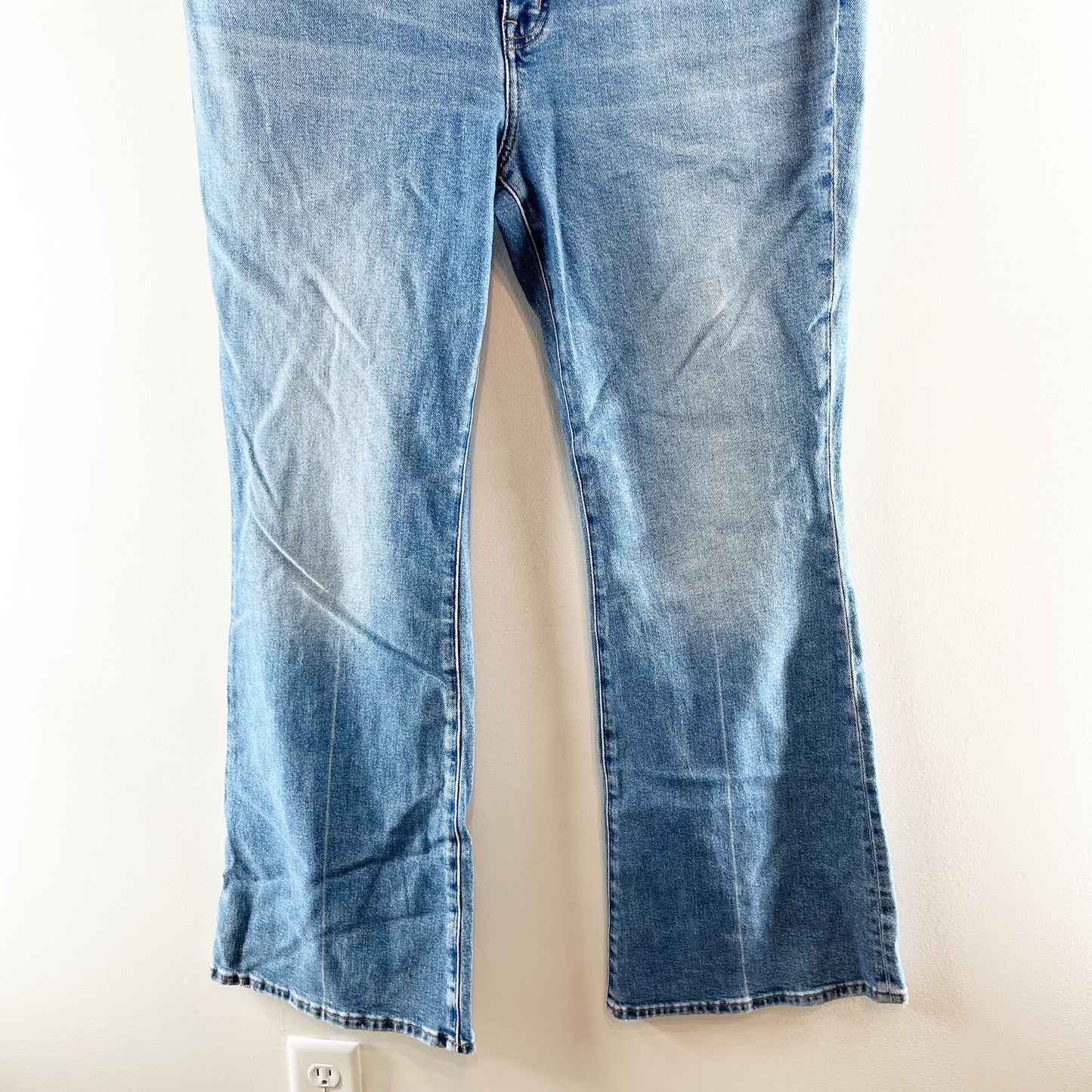 Madewell High Rise Flea Market Flare Jeans in Amaretto Wash Blue 32 / 14