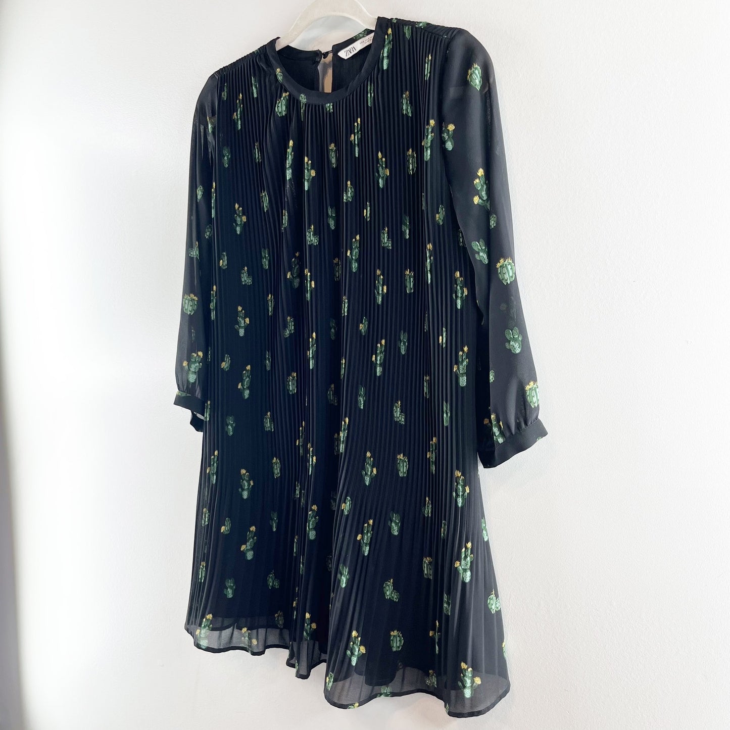 Zara Cactus Print 3/4 Sleeve Crew Neck Plisse Pleated Mini Dress Black Small