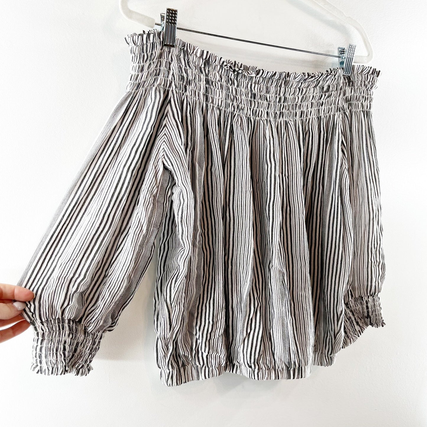 Evereve Sydney Stripe Off the Shoulder Cotton Weave Smocked Top Gray White M