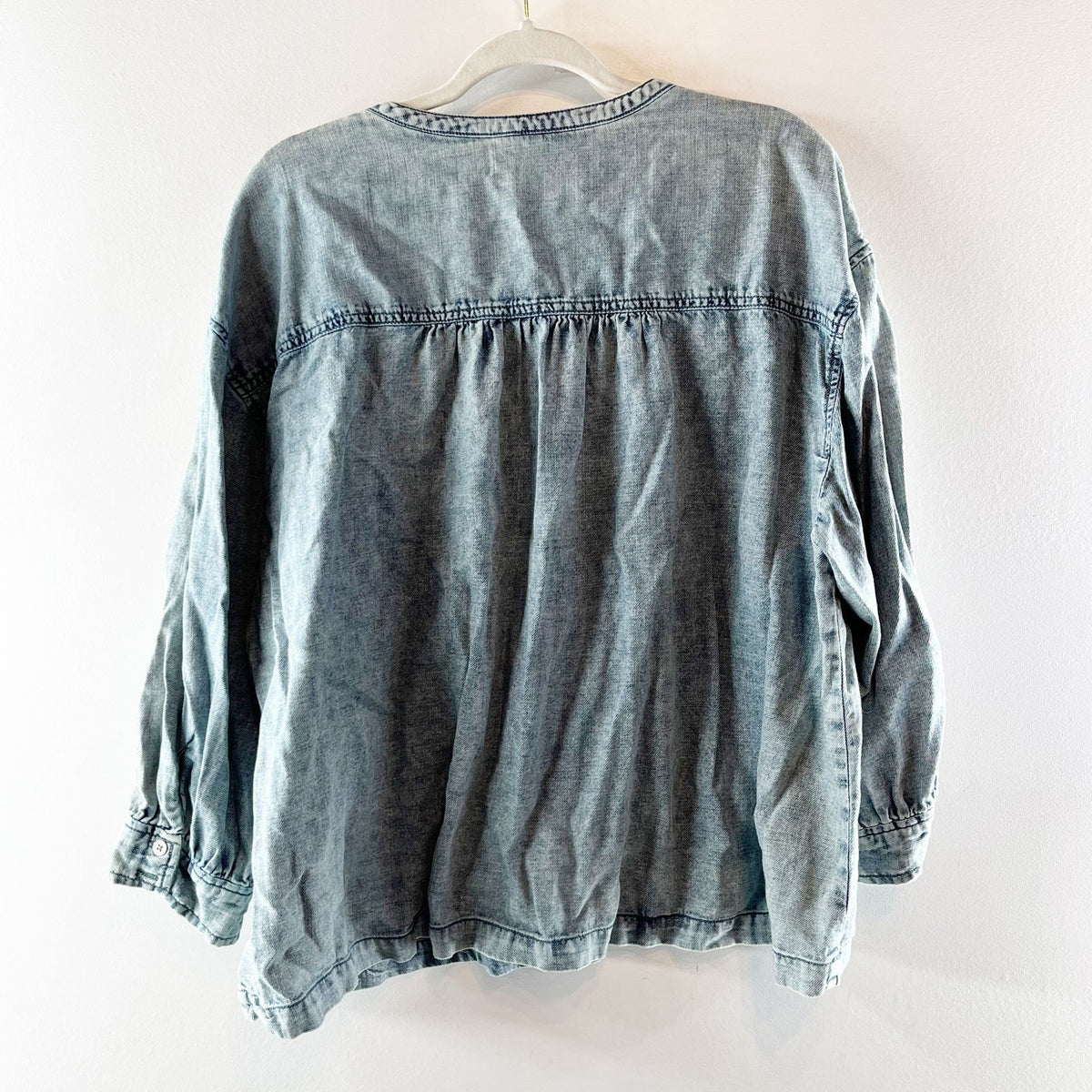 Pilcro by Anthropologie Long Sleeve V-Neck Chambray Blouse Top Blue Large