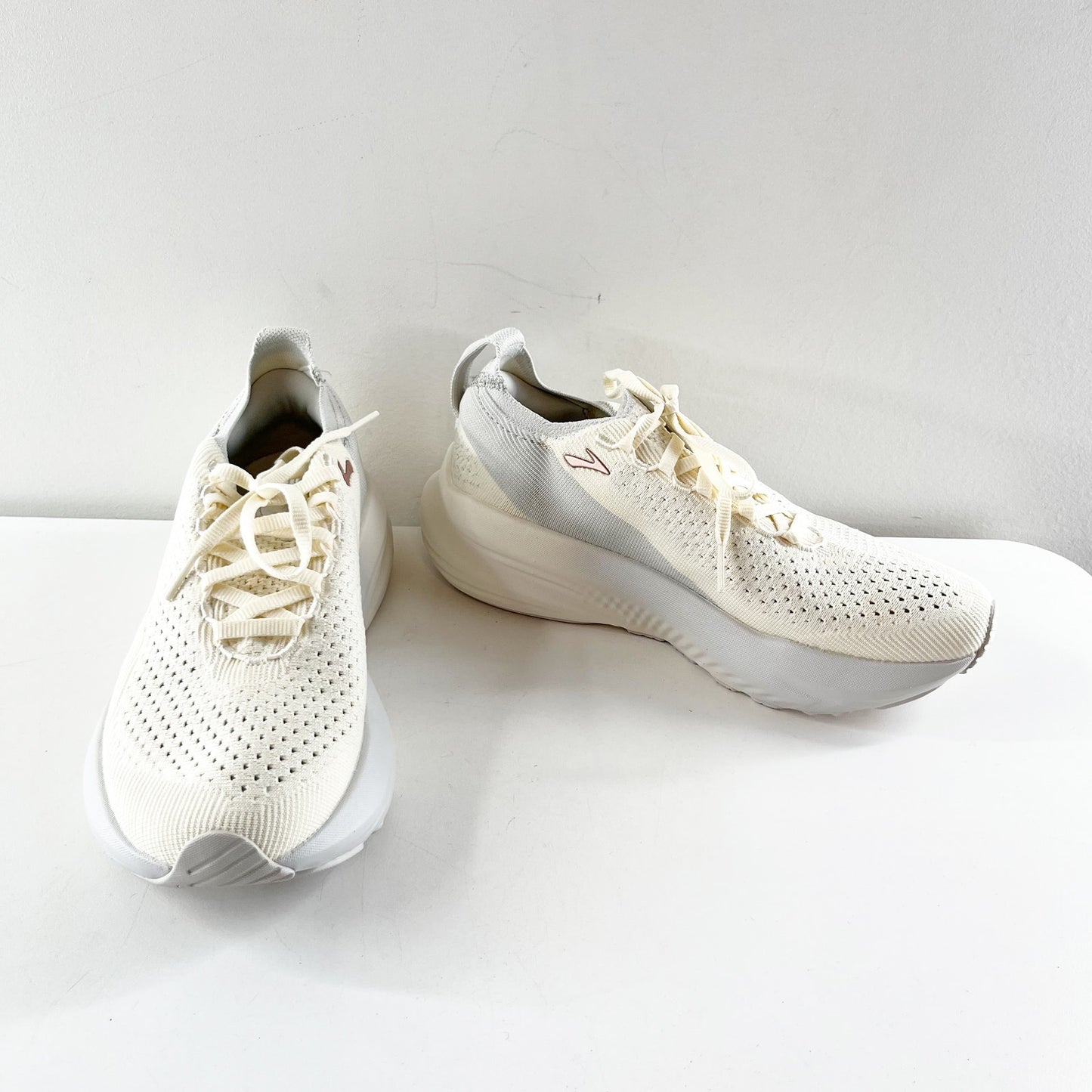 Brooks Glycerin StealthFit 22 Running Shoes Sneakers Coconut Oyster Rose 8 M
