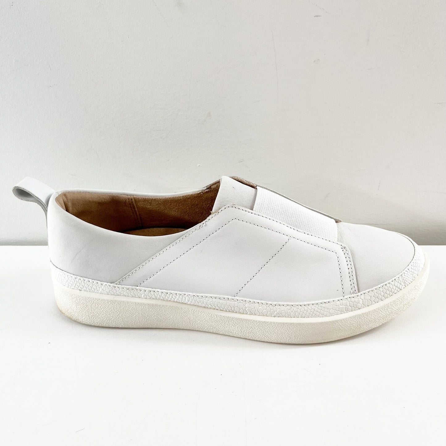 Vionic Zinah Leather Round Toe Flat Slip On Casual Sneaker White 7.5