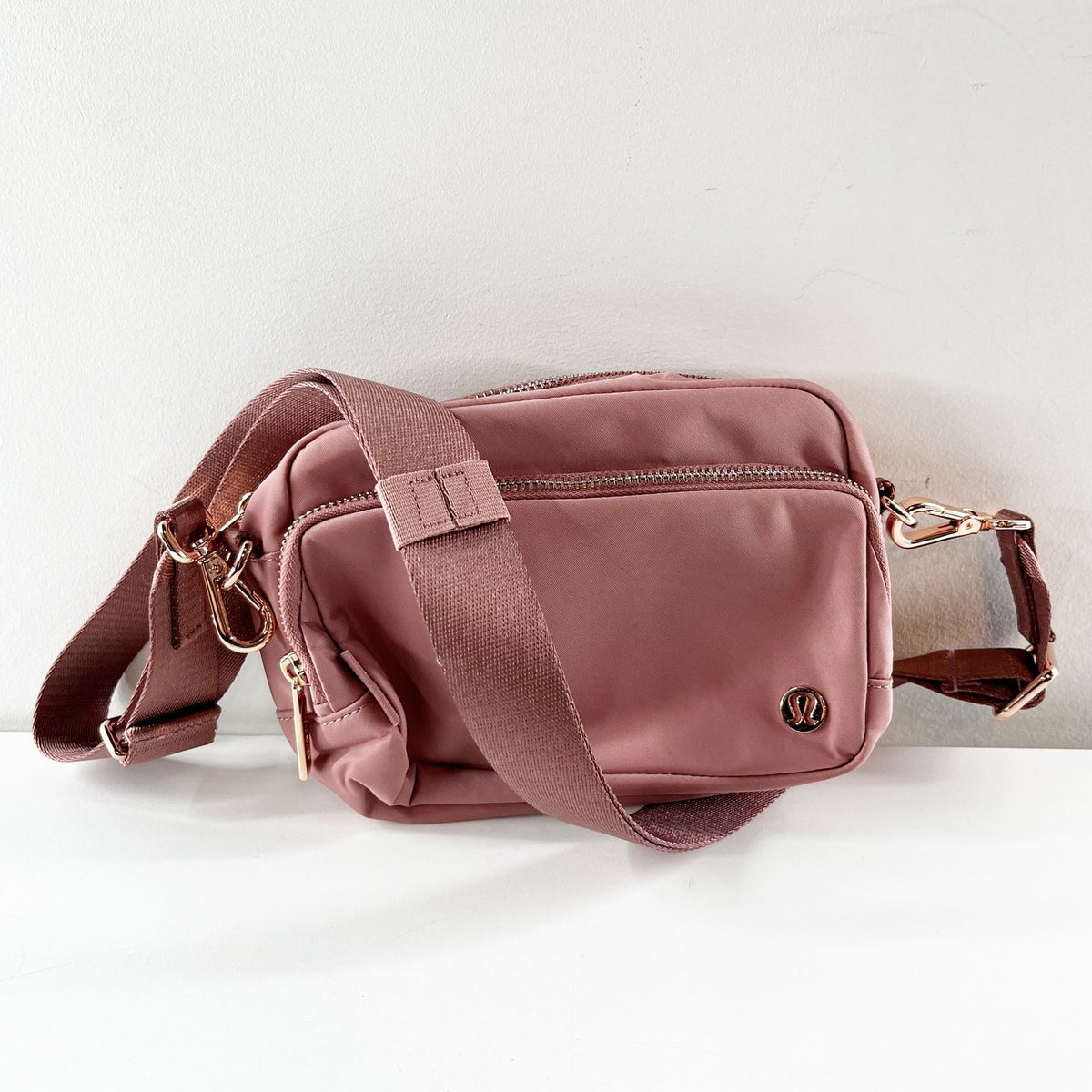 Lululemon Everywhere Crossbody Bag Purse 2L Dusty Rose Pink
