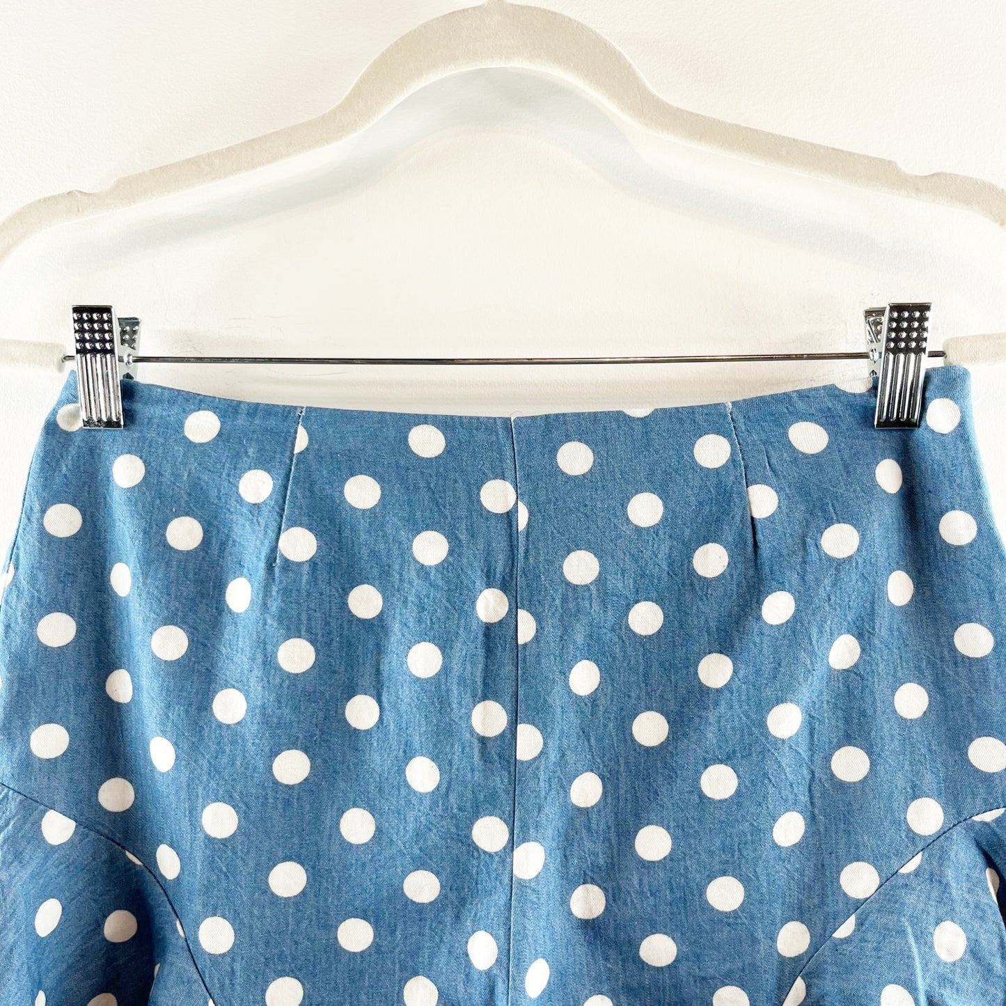 AQUA Polka Dot Ruffle Hem Flutter Denim Shorts Blue White Medium