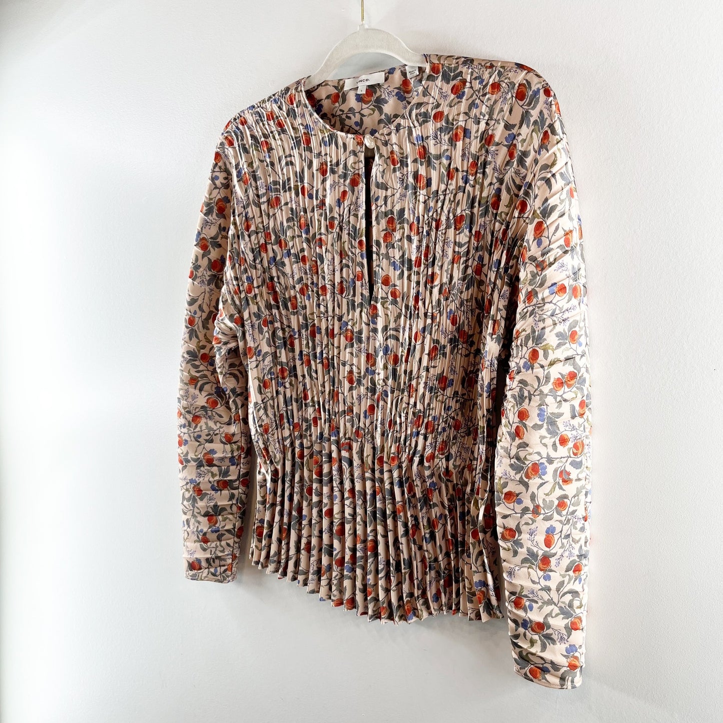 Vince Pomegranate Print Long Sleeve Keyhole Neck Pleated Blouse Chamois Small
