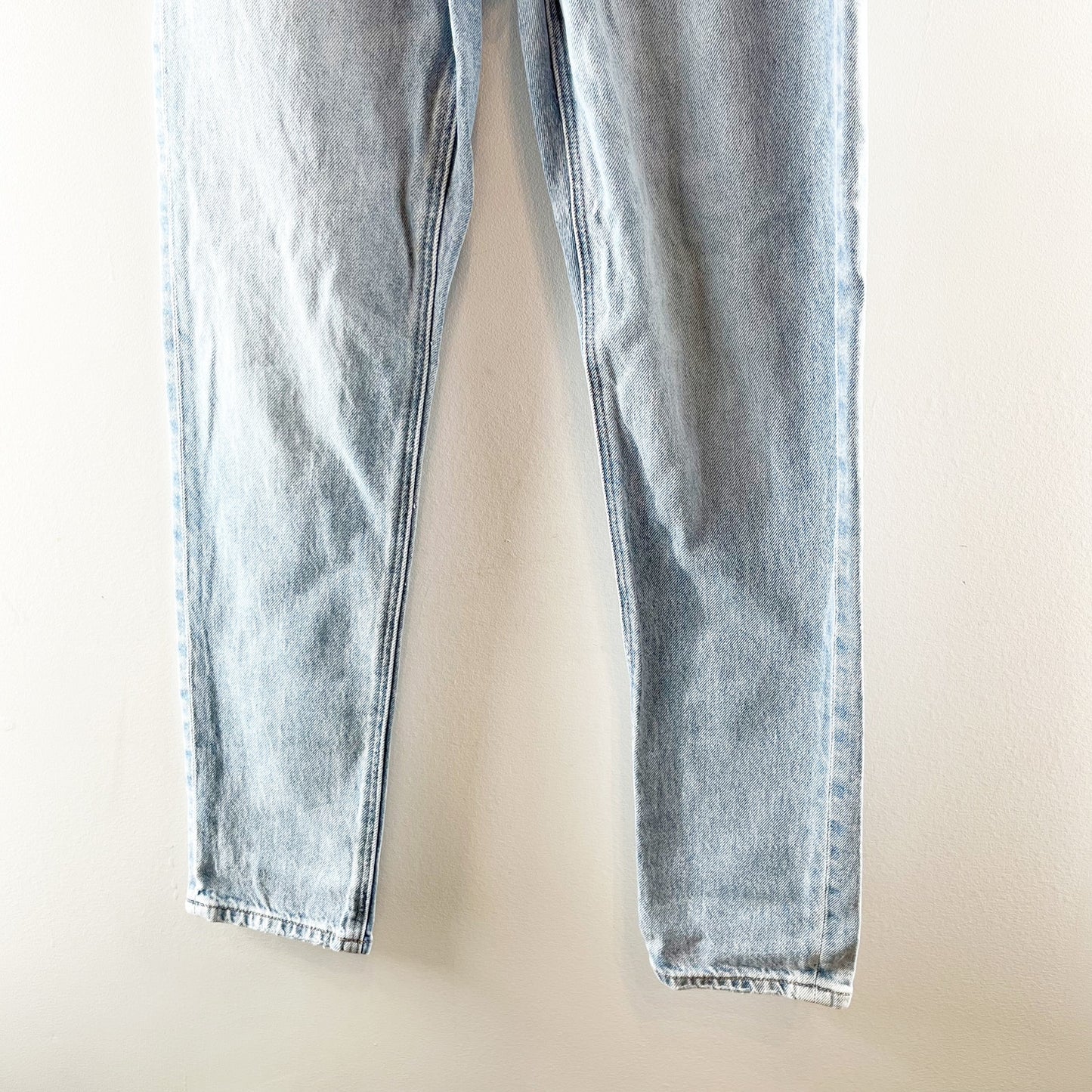 American Eagle Outfitters Strigid High Rise Mom Jeans Blue Breeze US 0 / 25