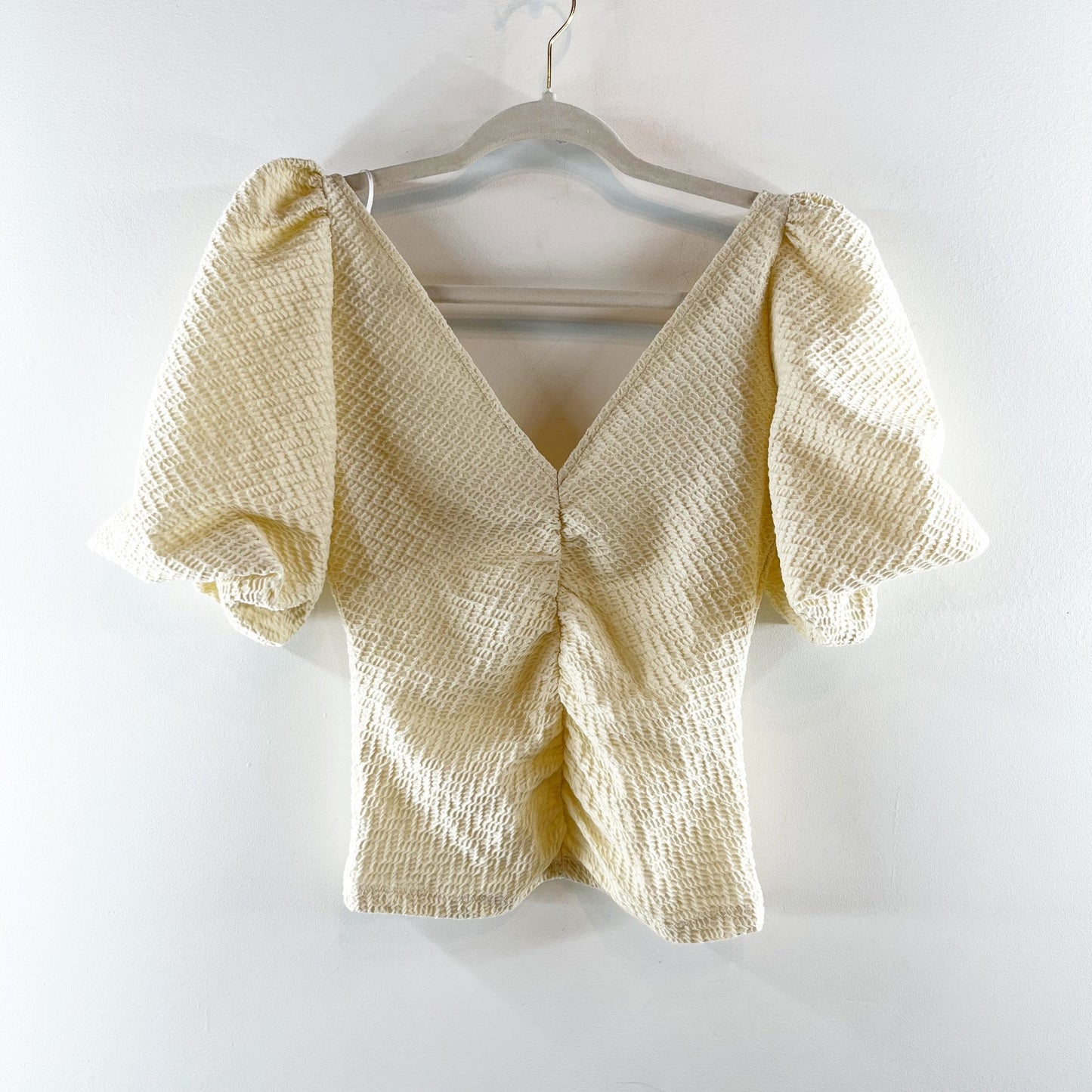 Free People Cupcake Ruched Textured Jersey Puff Sleeve V-Neck Blouse Ivory XS