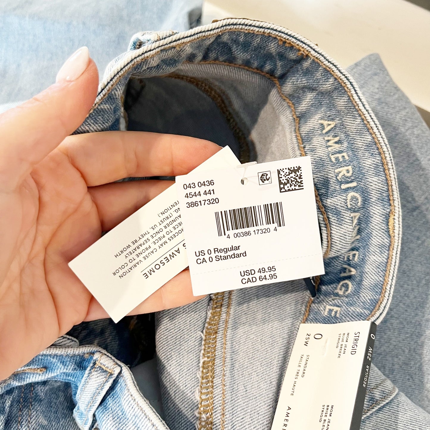 American Eagle Outfitters Strigid High Rise Mom Jeans Blue Breeze US 0 / 25