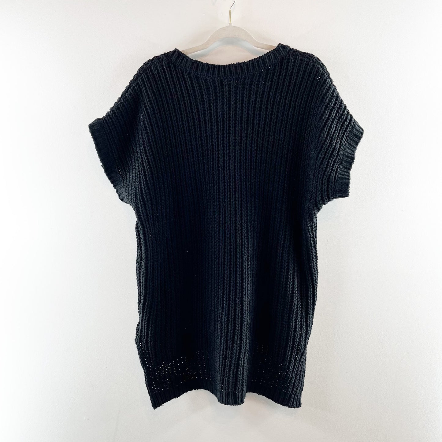 Pol Short Sleeve V-Neckline Sweater Boxy Fit Chunky Knit Hi-Low Hem Black Small