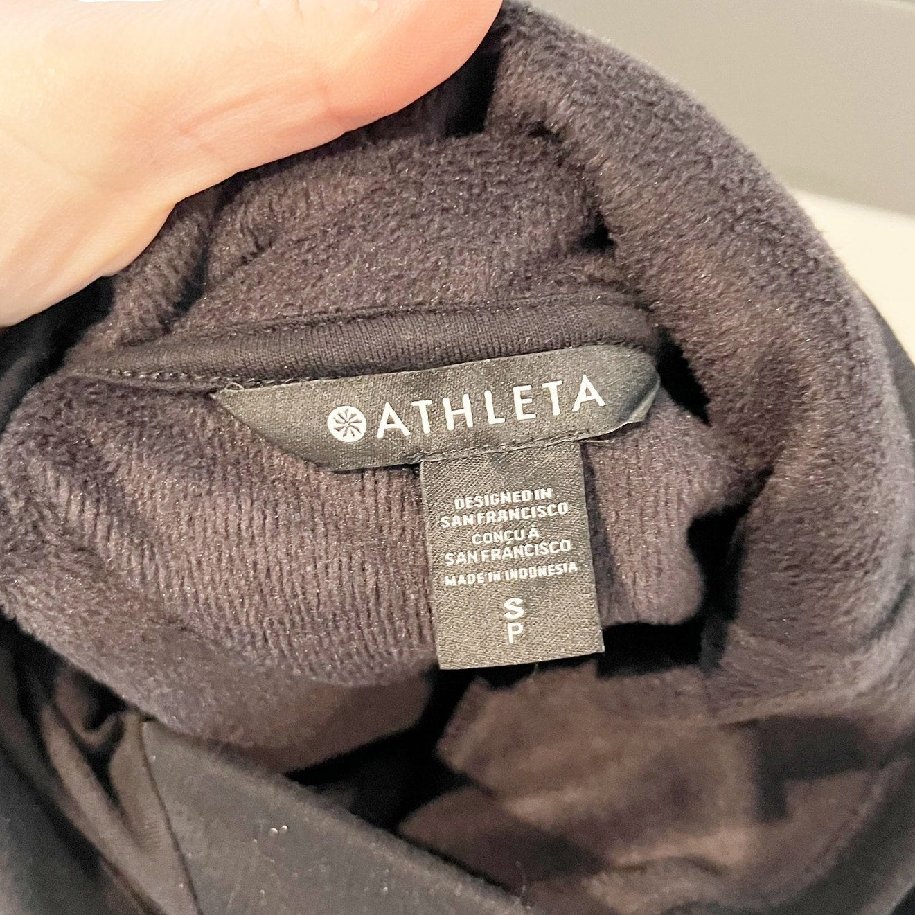 Athleta Cozy Karma Twist Neck Long Sleeve Fleece Lined Sweatshirt Black Small