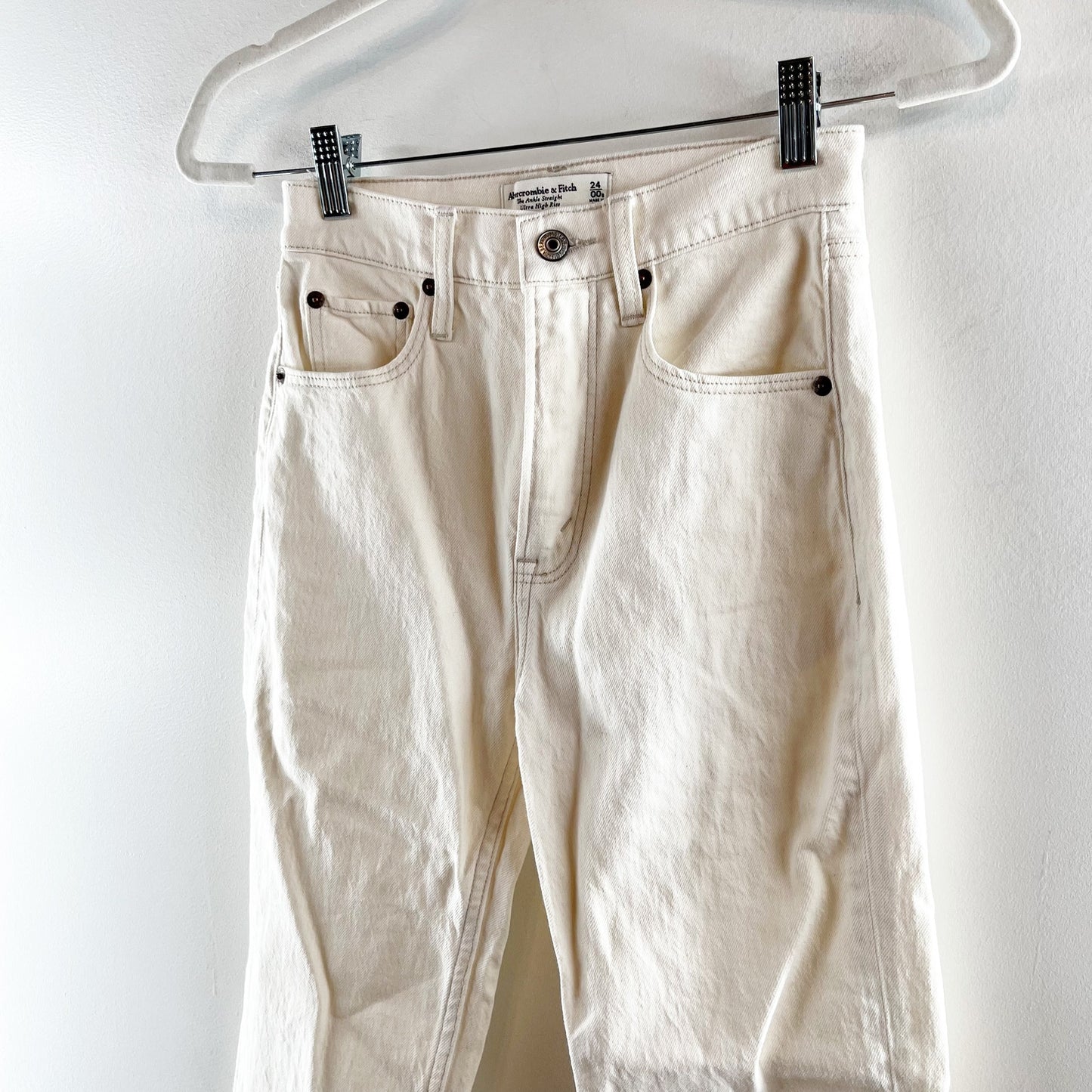 Abercrombie Ultra High Rise Light Wash Ankle Straight Jeans Cream 00 / 24