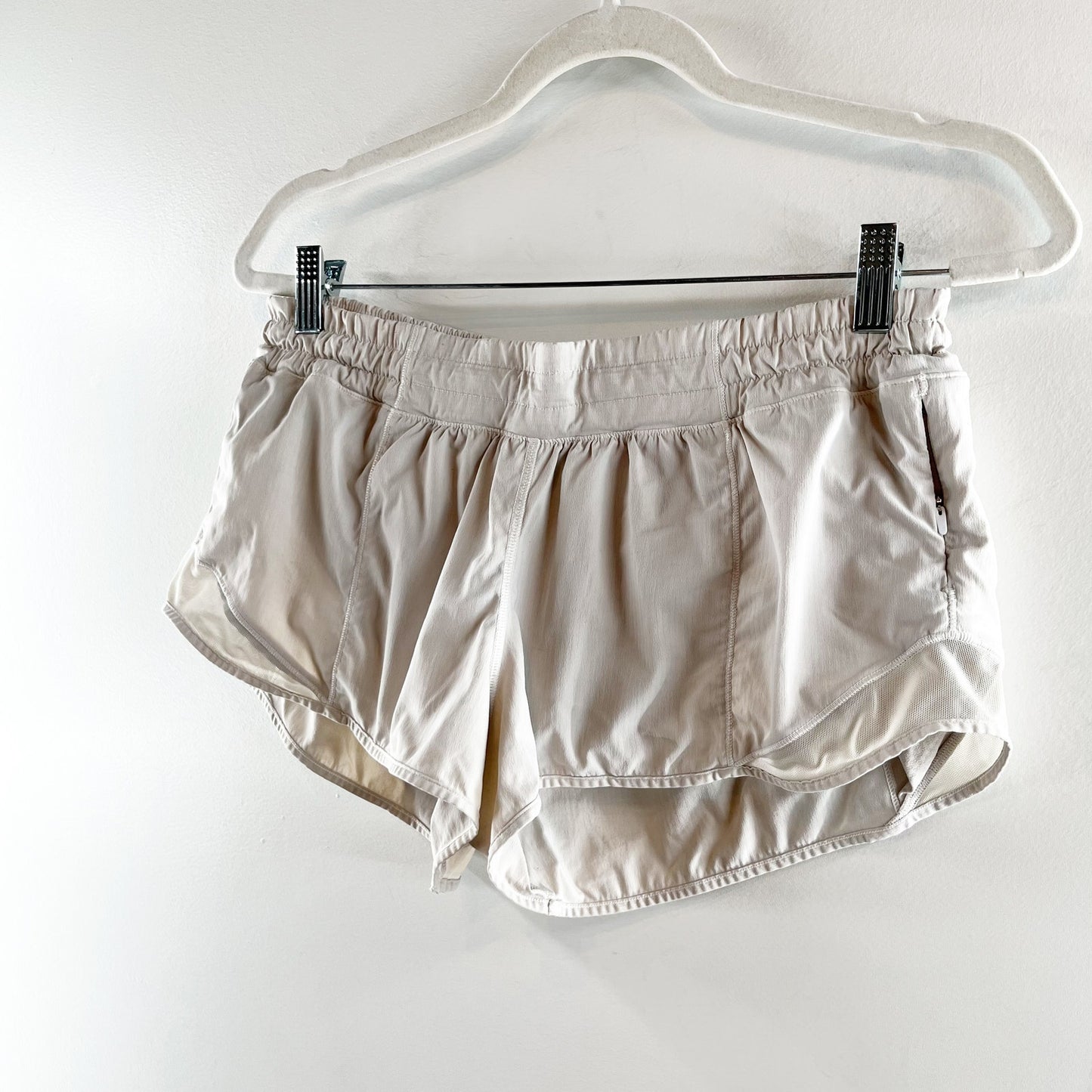 Lululemon Hotty Hot Short II 2.5" White Barely Beige 8