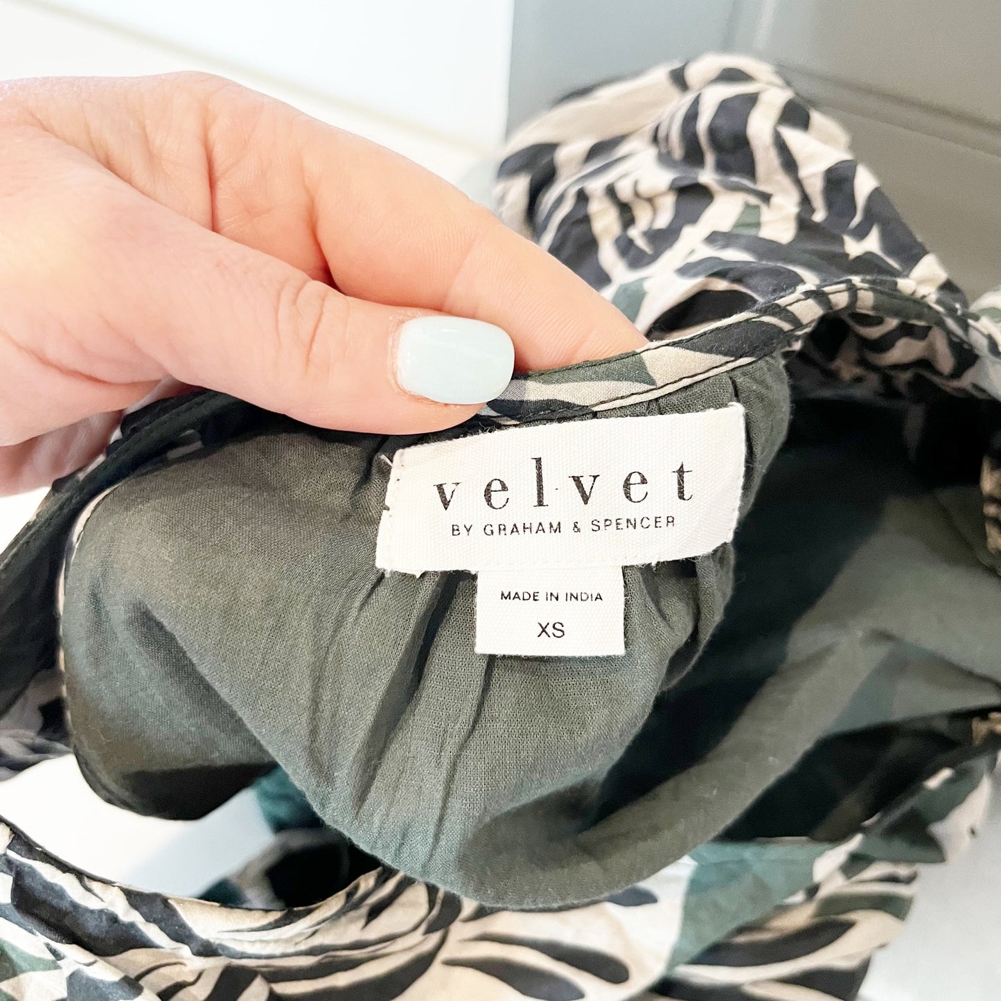 Velvet by Graham & Spencer Kadence Cotton Silk Flutter Sleeve Top Green XS