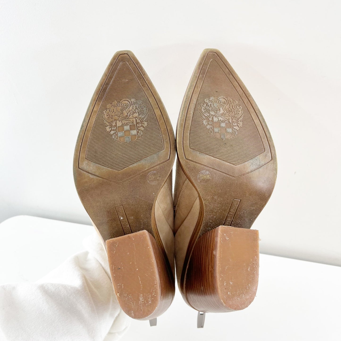 Vince Camuto Gradina Pointed Toe Western Leather Ankle Booties Tan Beige 7.5