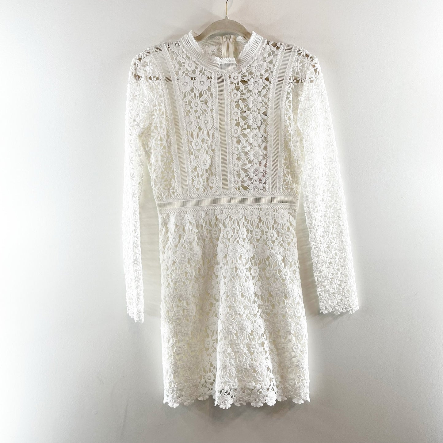 Chicwish Ladylike Floral Crochet Long Sleeve Shift Dress White Small