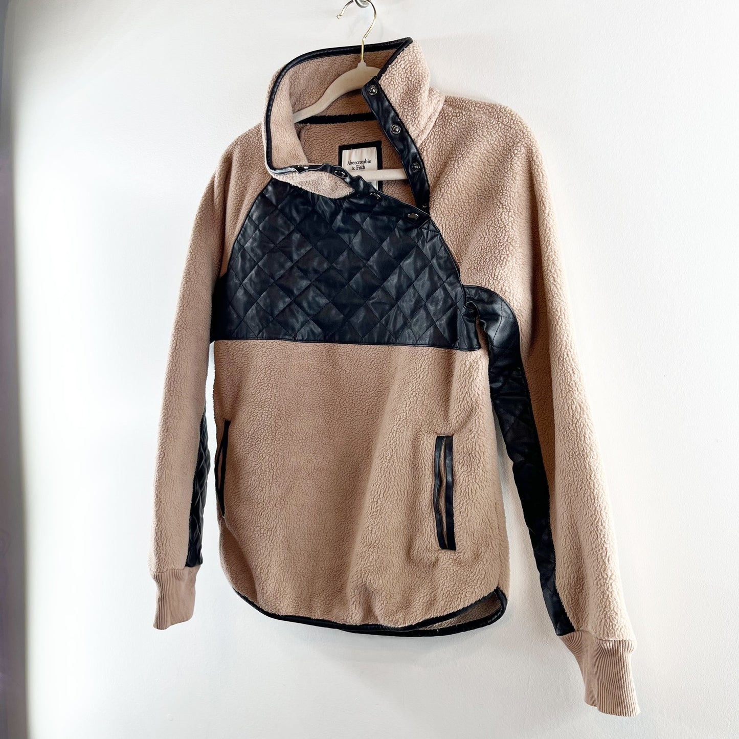 Abercrombie & Fitch Asymmetrical Snap Quilted Fleece Jacket Tan Black XS