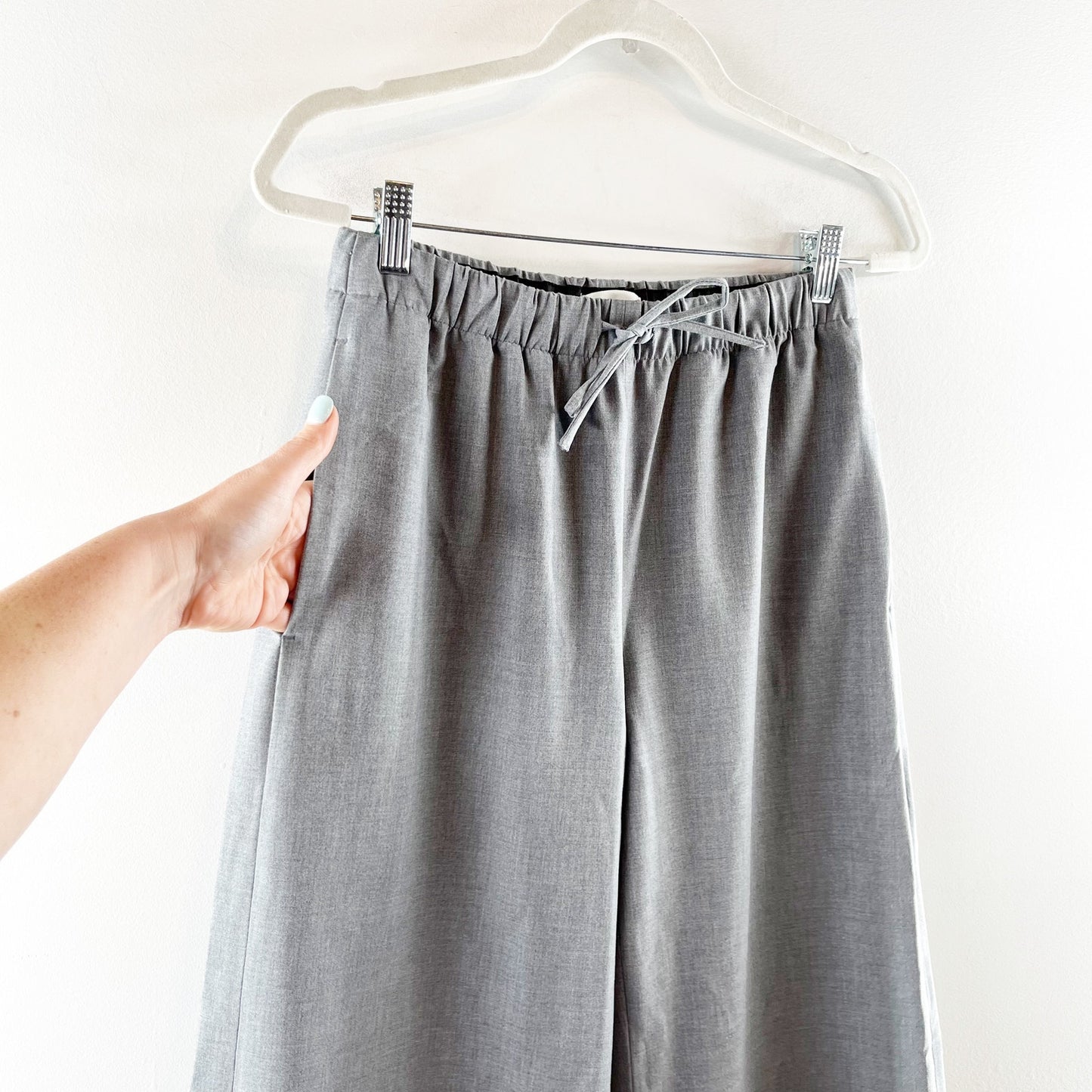 Aritzia The Lodge Wide Leg Lightweight Pull On Trouser Pants Dark Grey Small