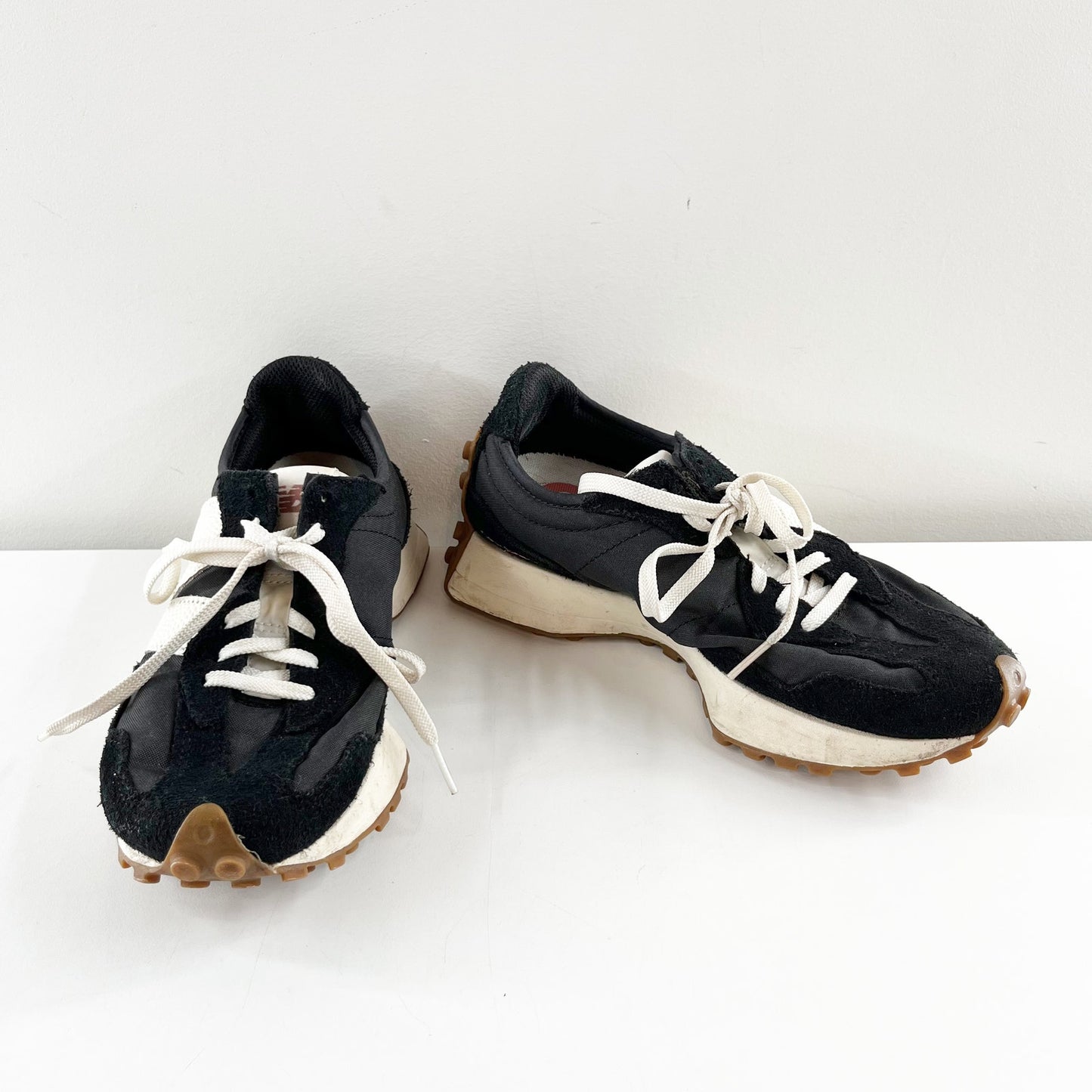 New Balance 327 Synthetic Suede N Logo Low Top Sneakers Black White Gum 7.5