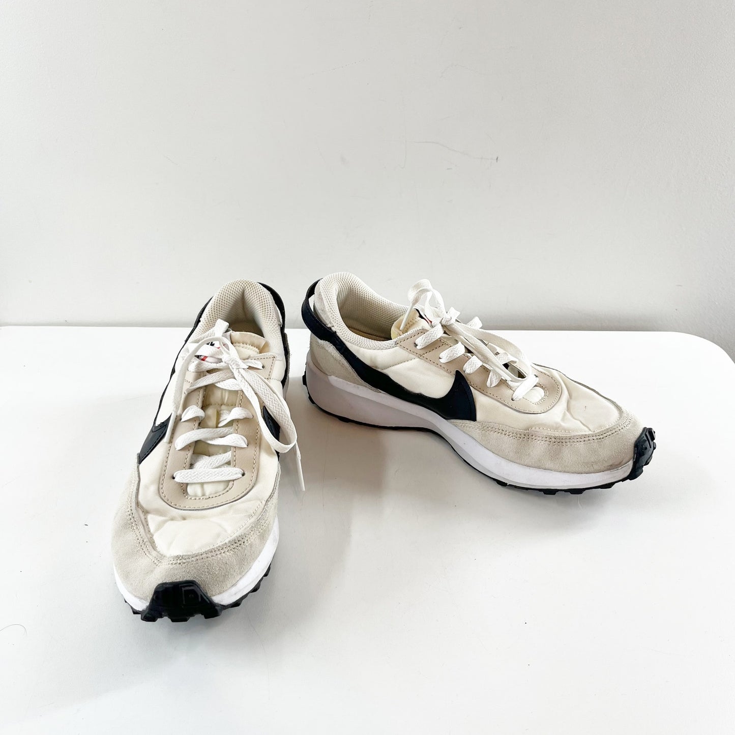 Nike Waffle Debut Low Top Running Sneakers Sanddrift/Phantom/White/Black 9