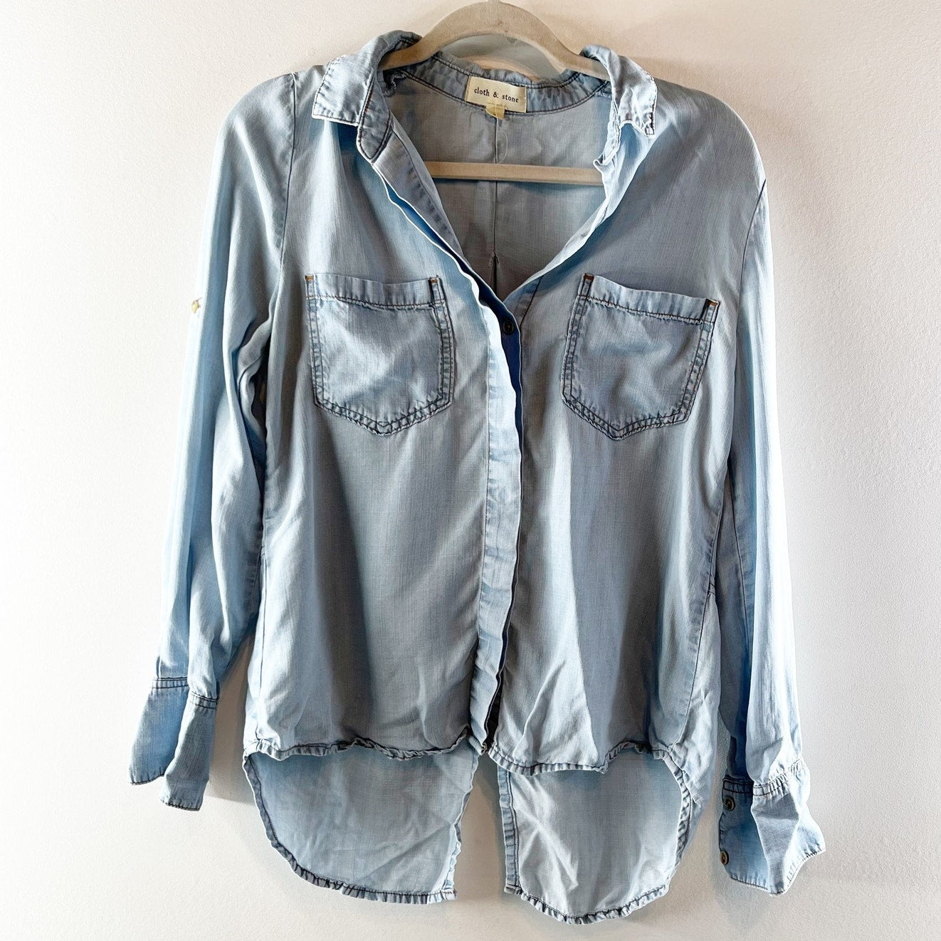 Cloth & Stone Split Back Chambray Button Down Long Sleeve Top Blue Small