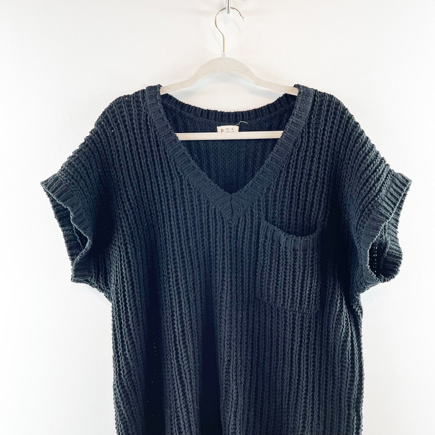 Pol Short Sleeve V-Neckline Sweater Boxy Fit Chunky Knit Hi-Low Hem Black Small