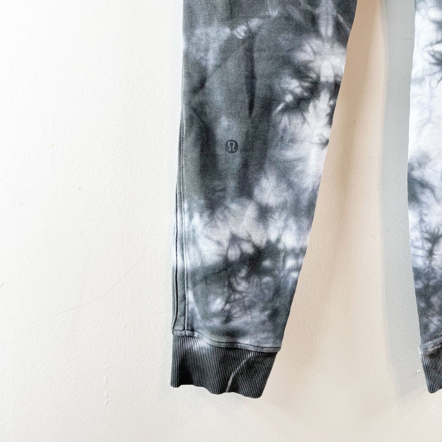 Lululemon Warm Down Jogger Sweatpants Tie Dye Blue White 4