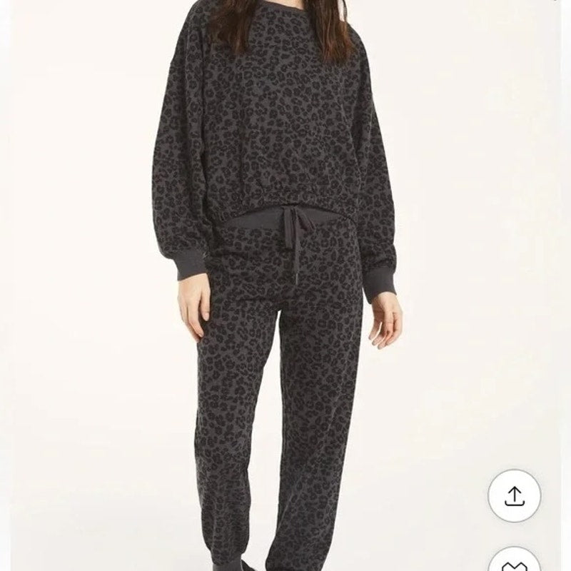 Z Supply Crewneck Long Sleeve Leopard Print Sweatshirt and Sweatpants Set Gray