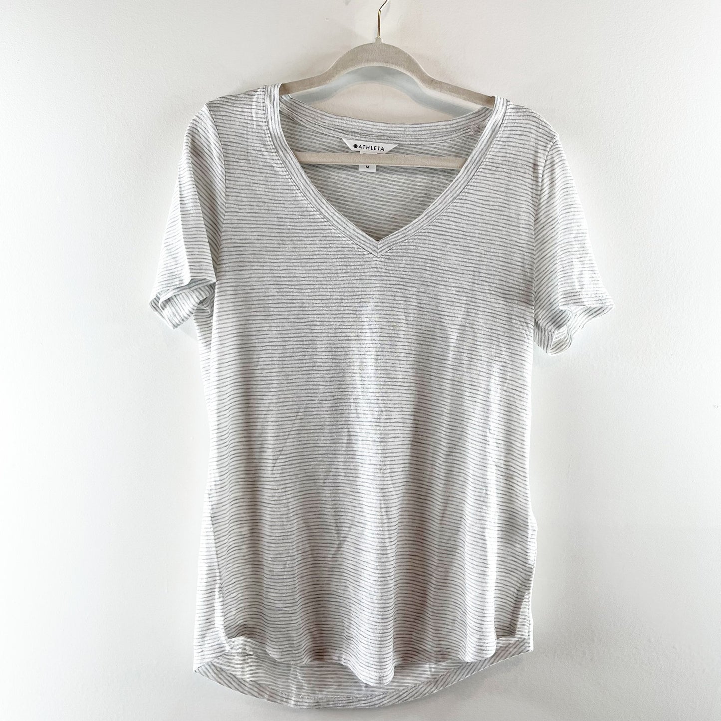 Athleta Breezy Scoop V Neck Short Sleeve Tee Shirt Gray White Stripe Medium