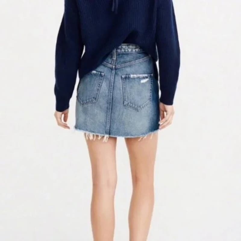 Abercrombie Zoe Natural Rise Vintage A-Line Distressed Denim Mini Skirt Blue 8
