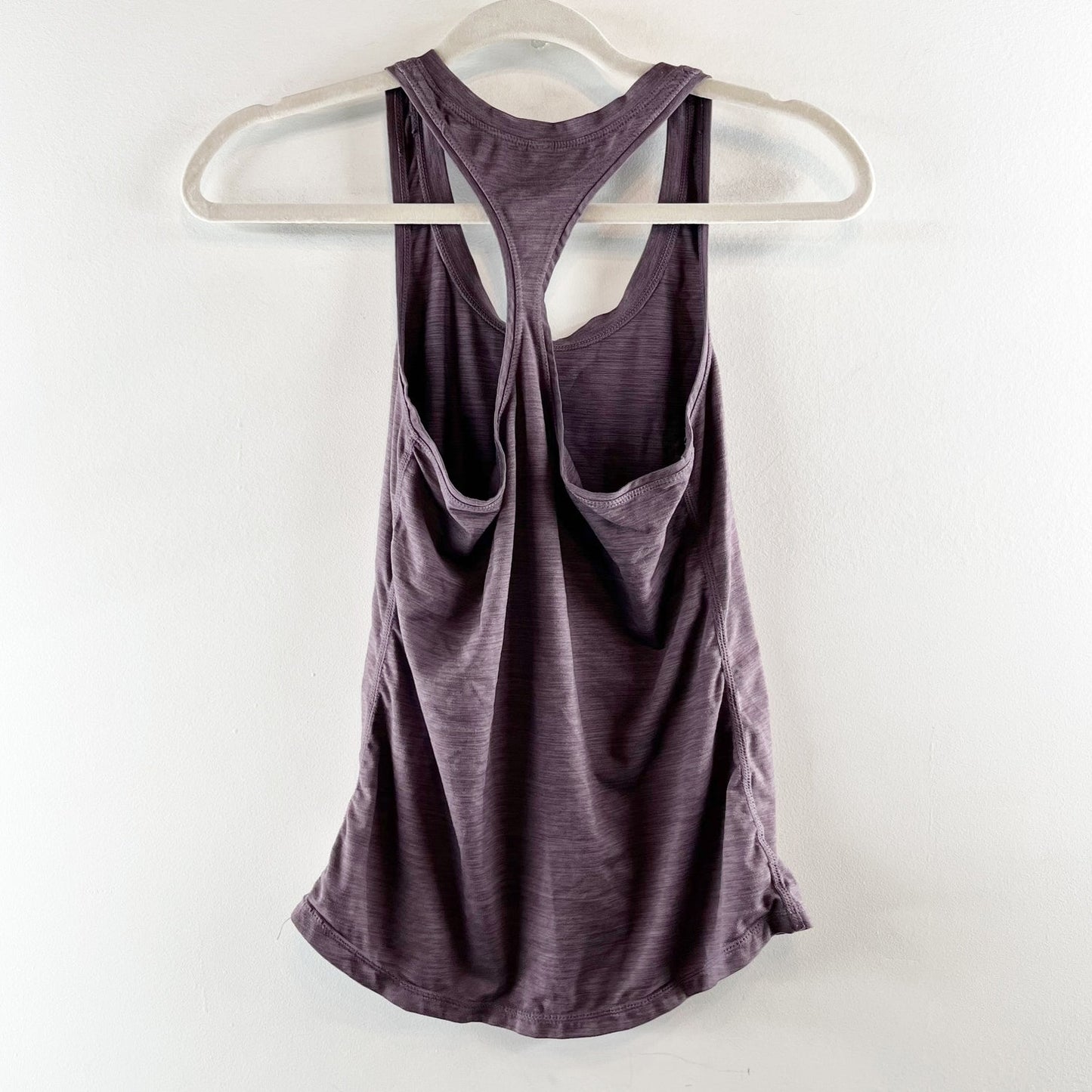 Vuori Lux Performance Racerback Tank in Heather Plum Purple Small