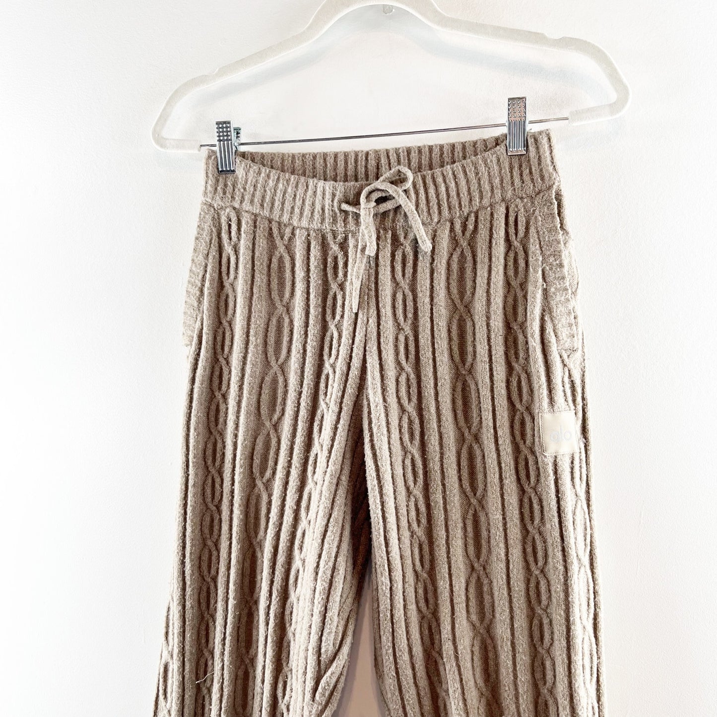 Alo Cable Knit Winter Bliss Jogger High Rise Lounge Pants Light Cocoa Tan Beige
