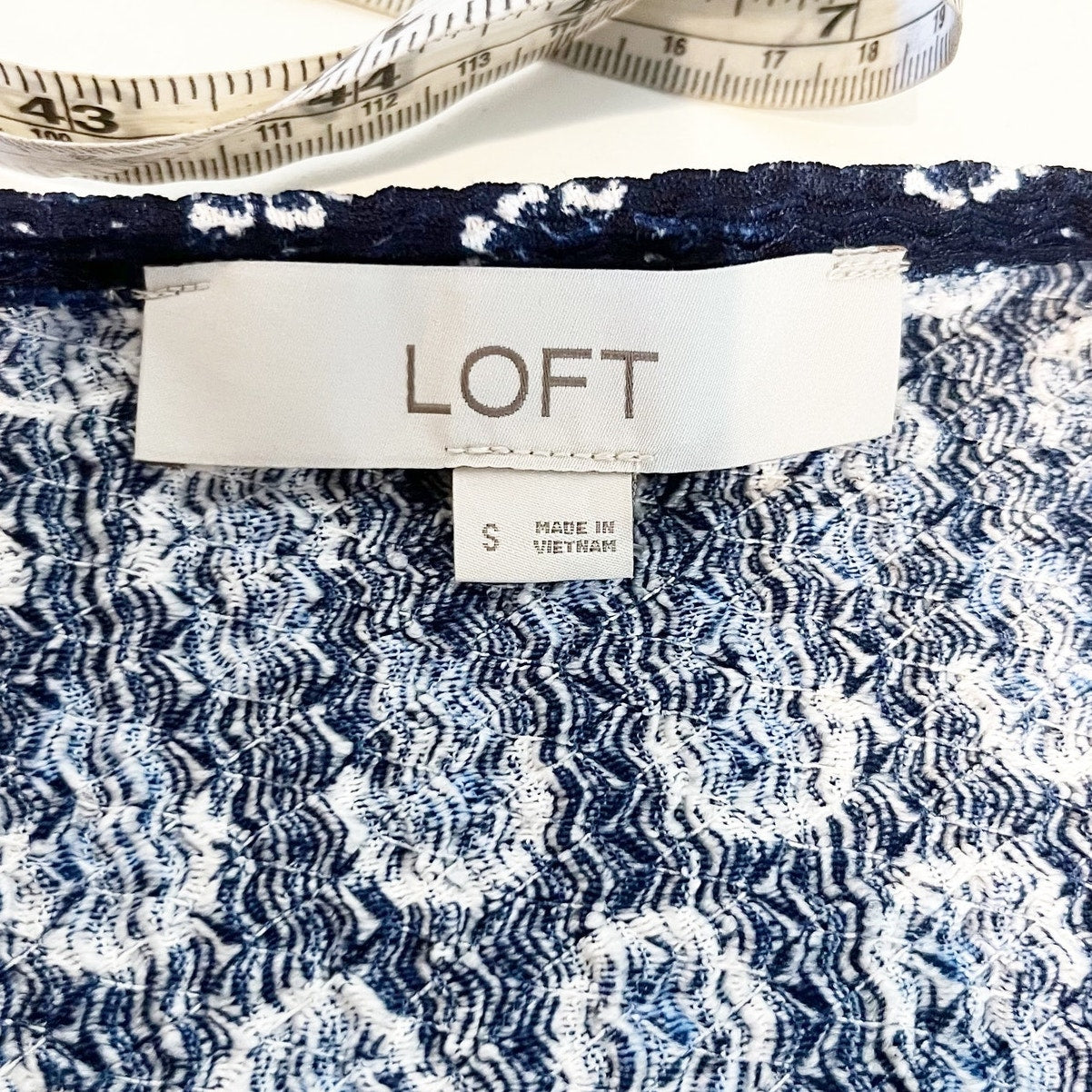 Loft Boho Floral Print Soft Knit Puff Sleeve Split Tie Neck Blouse Navy Small