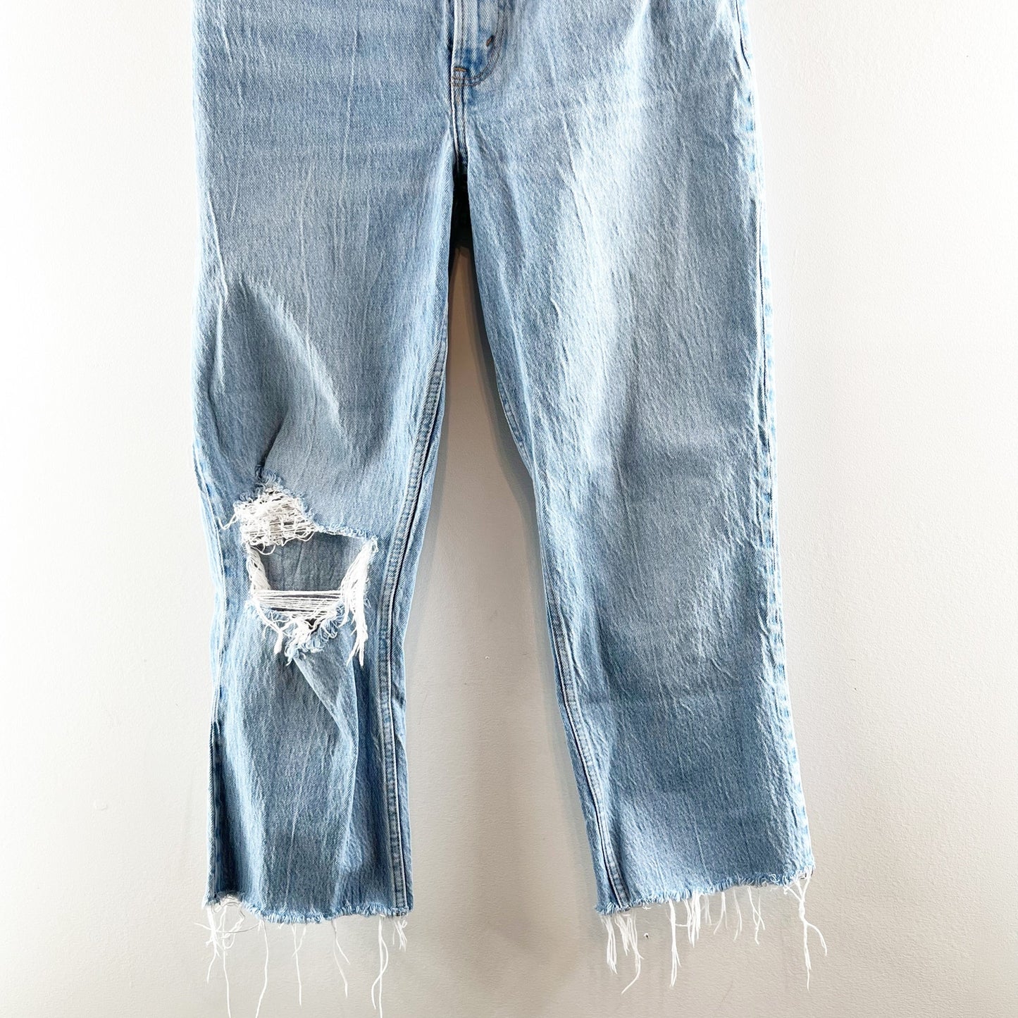 Abercrombie & Fitch The '90s Straight Ultra High Rise Distressed Jeans Blue 4 S