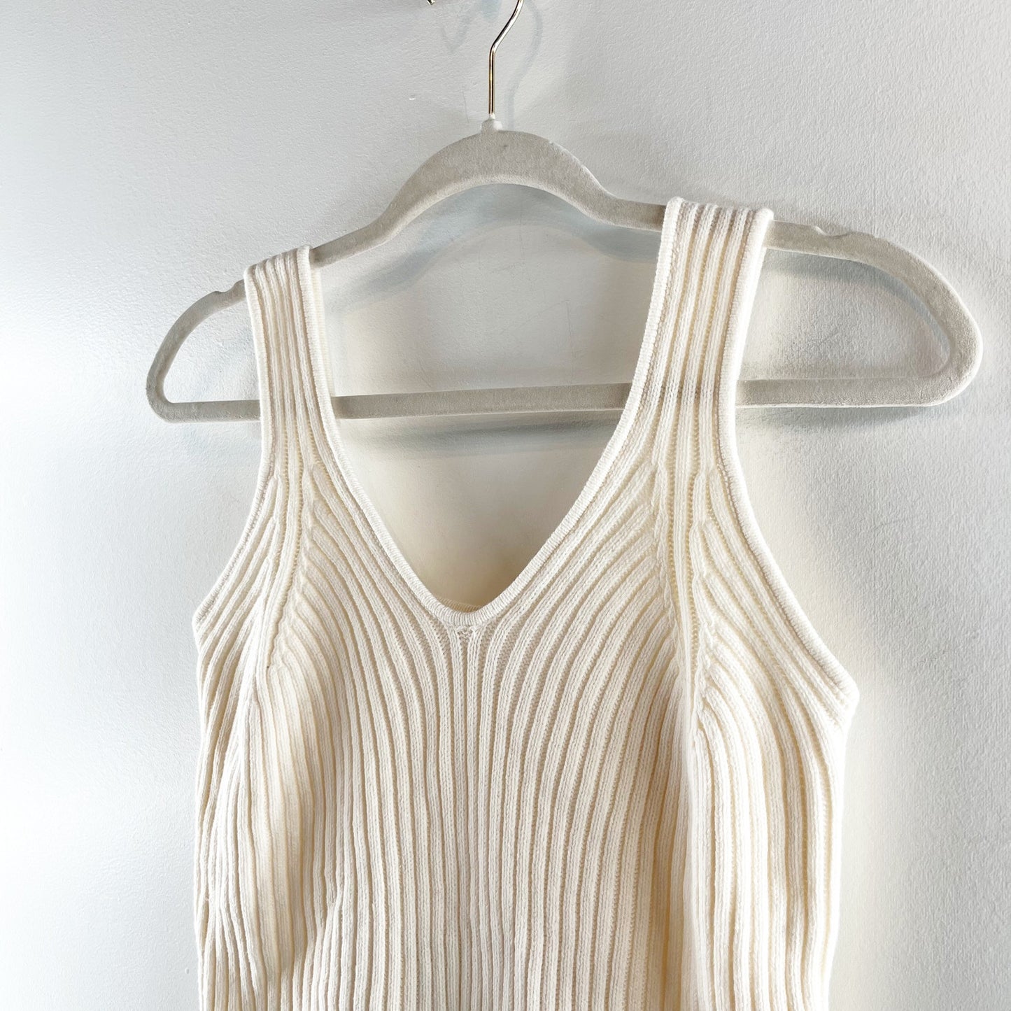 Blu Pepper This Dream Cozy Life Sleeveless V-Neck Ribbed Tank Top Cream Large