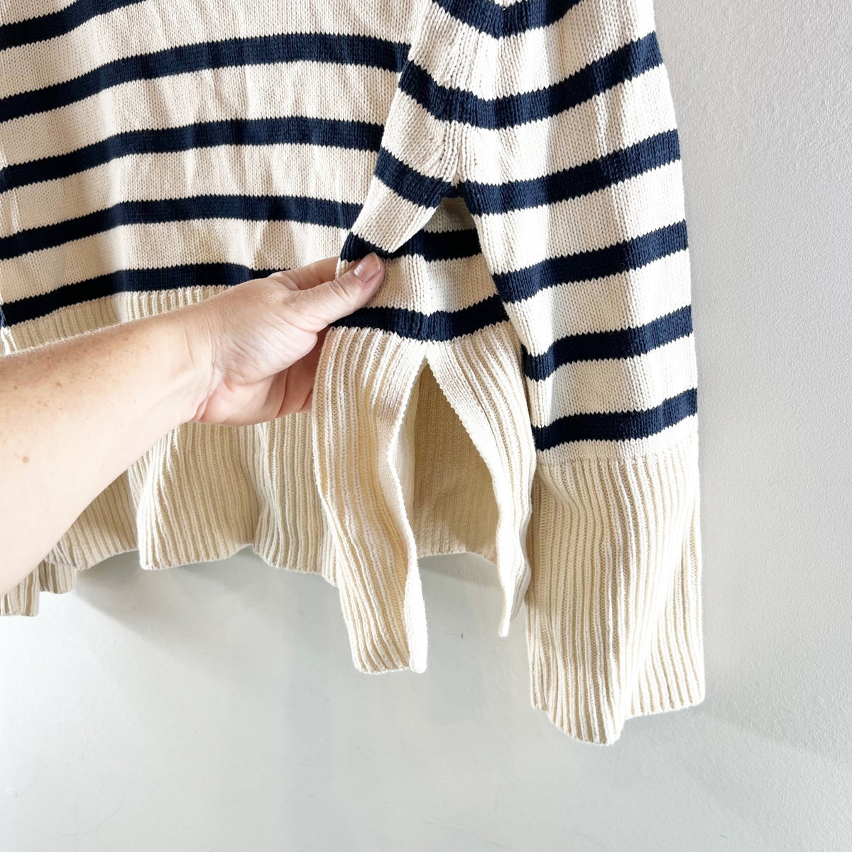 Gap 24/7 Striped Long Sleeve Split-Hem Turtleneck Knit Sweater Cream Blue XS