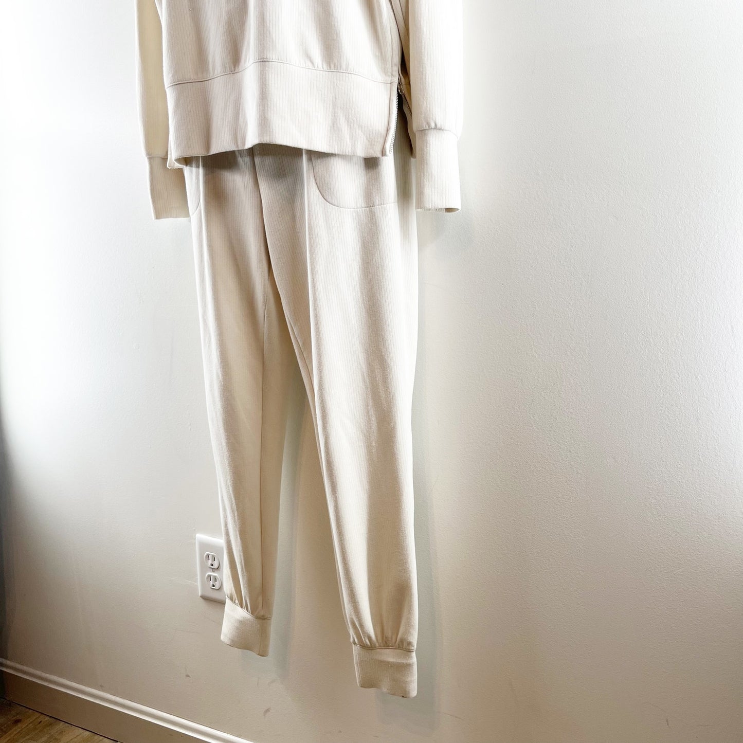 Danskin Ribbed Pullover Crewneck and Jogger Lounge Set Cream XS