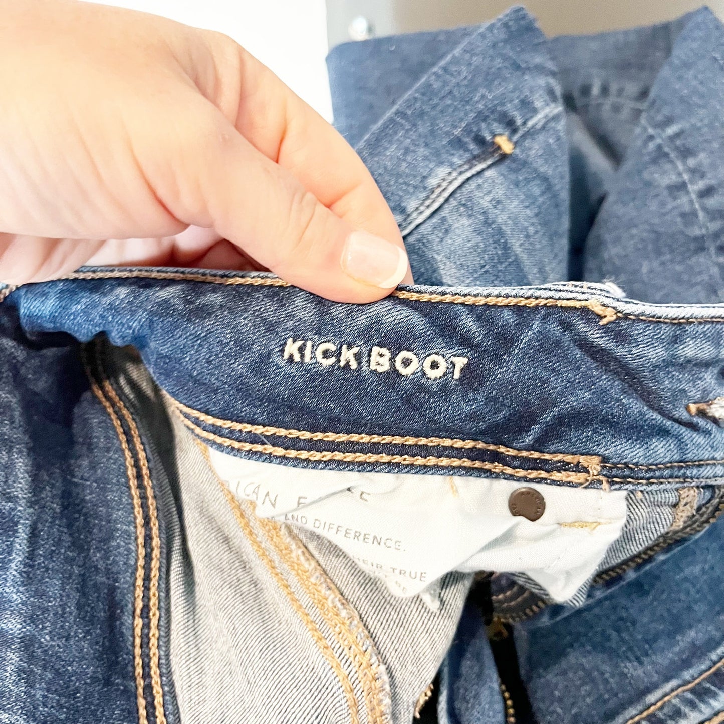 American Eagle Mid Rise Kick Boot Cut Jeans Blue 10