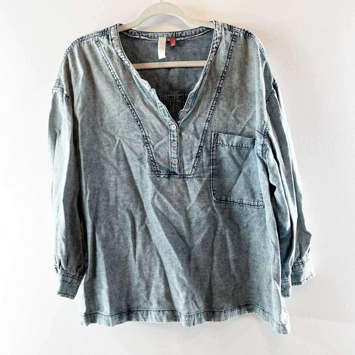 Pilcro by Anthropologie Long Sleeve V-Neck Chambray Blouse Top Blue Large