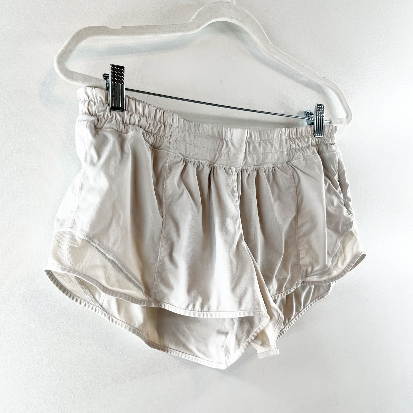 Lululemon Hotty Hot Short II 2.5" White Barely Beige 8