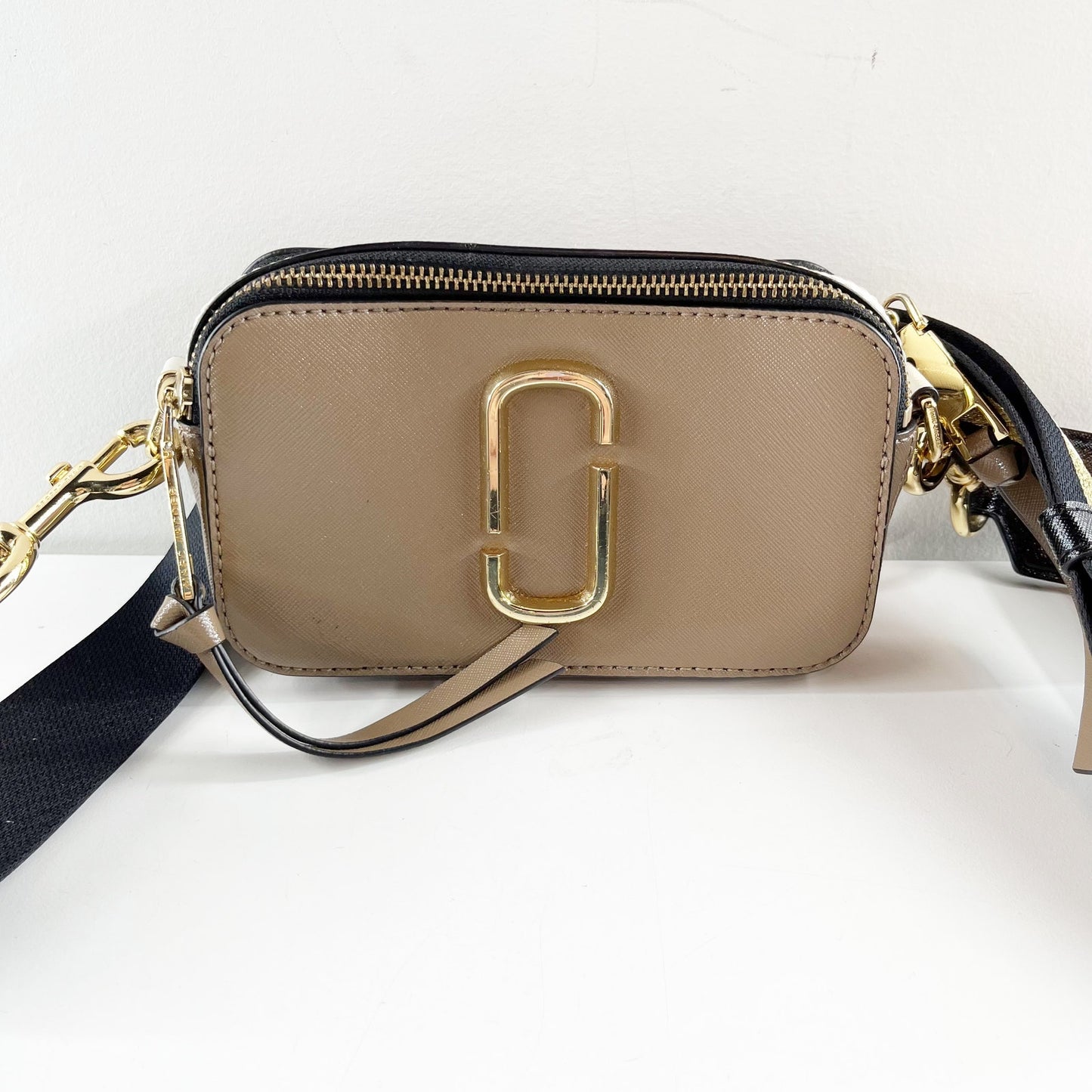 Marc Jacobs Snapshot Leather Camera Crossbody Bag Purse Taupe Gray Tan