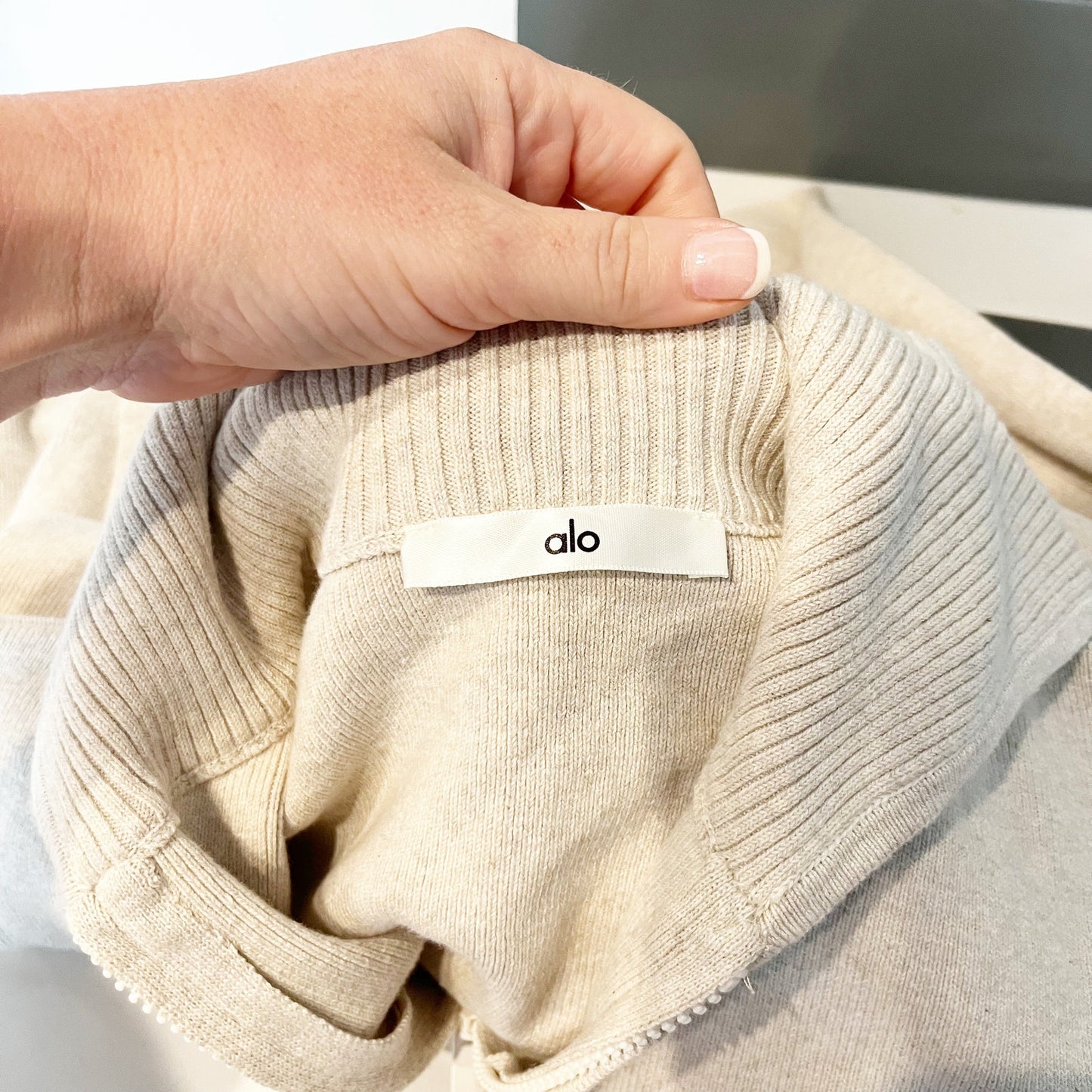 Alo Scholar Knit Cropped Full Zip Jacket Sweater Oatmeal Heather Tan XS