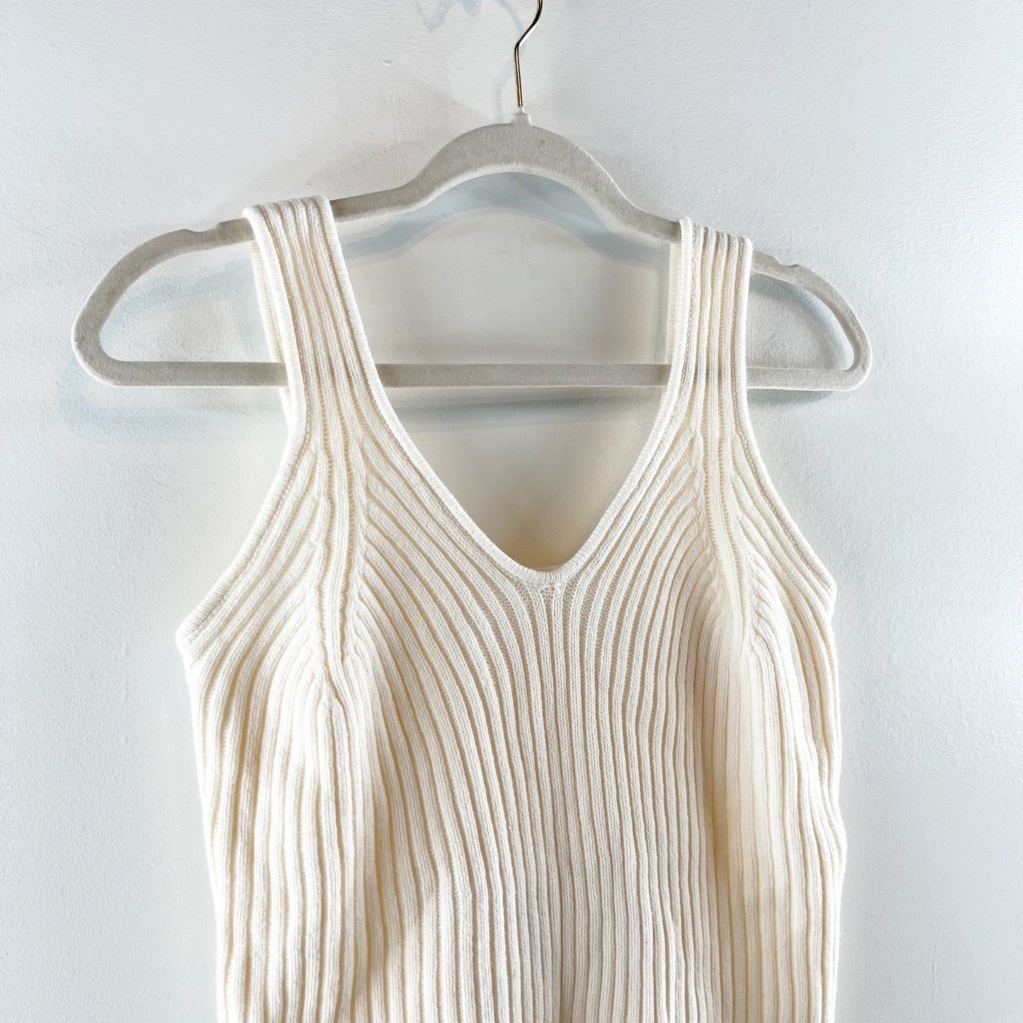 Blu Pepper This Dream Cozy Life Sleeveless V-Neck Ribbed Tank Top Cream Large